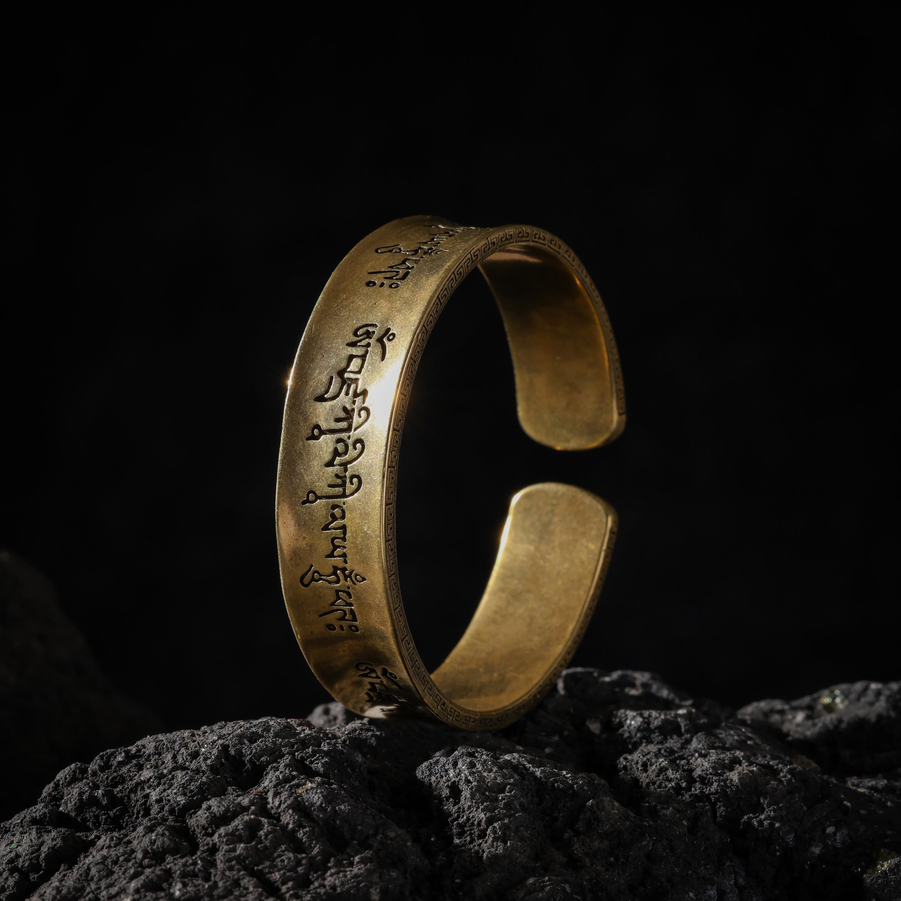 AURA DEER Vajra Mantra Hand-Engraved Tibetan Cuff Bracelet
