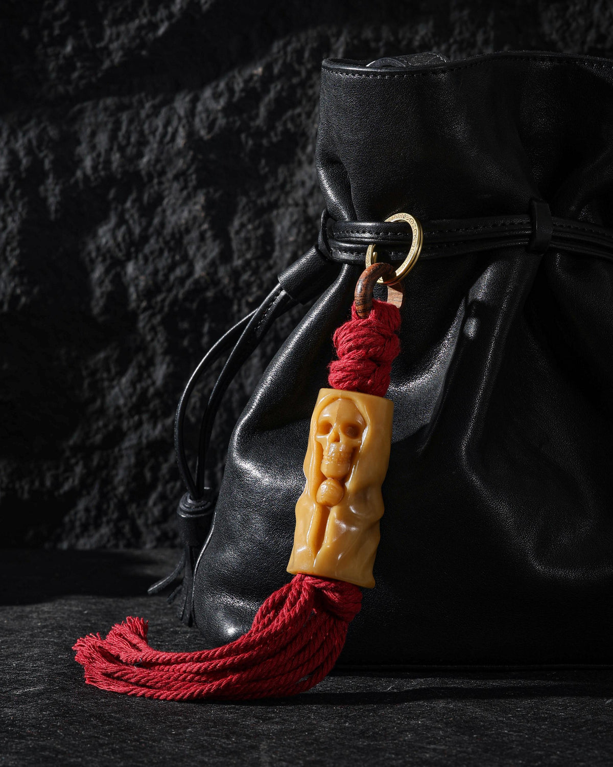 Charm para bolso talismán con calavera de hueso de yak