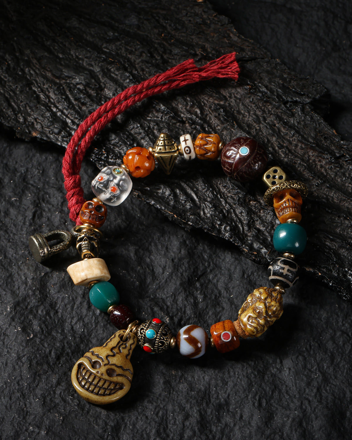 Tibetisches Amulett-Knochenarmband
