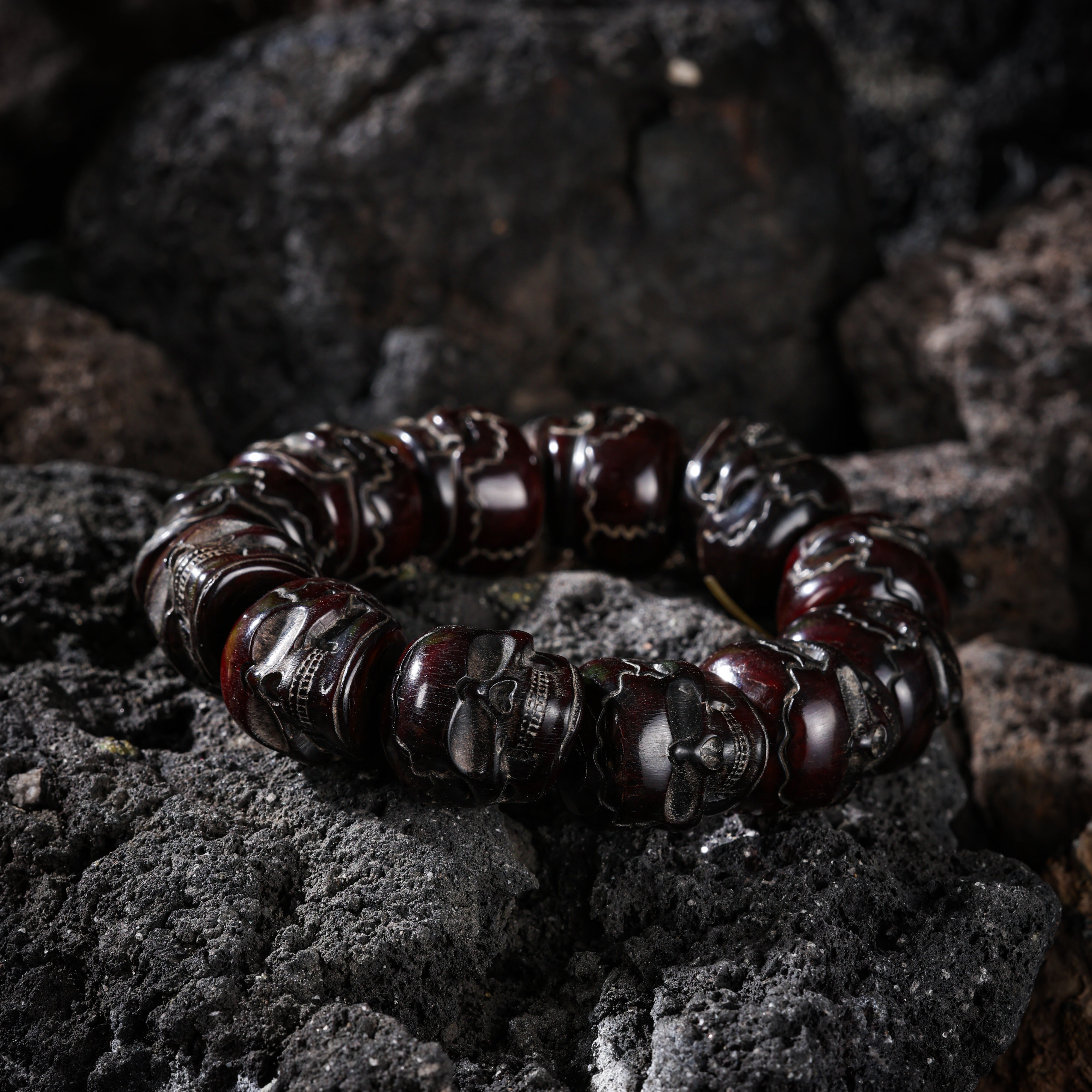 Pulsera de hueso de calavera roja-4