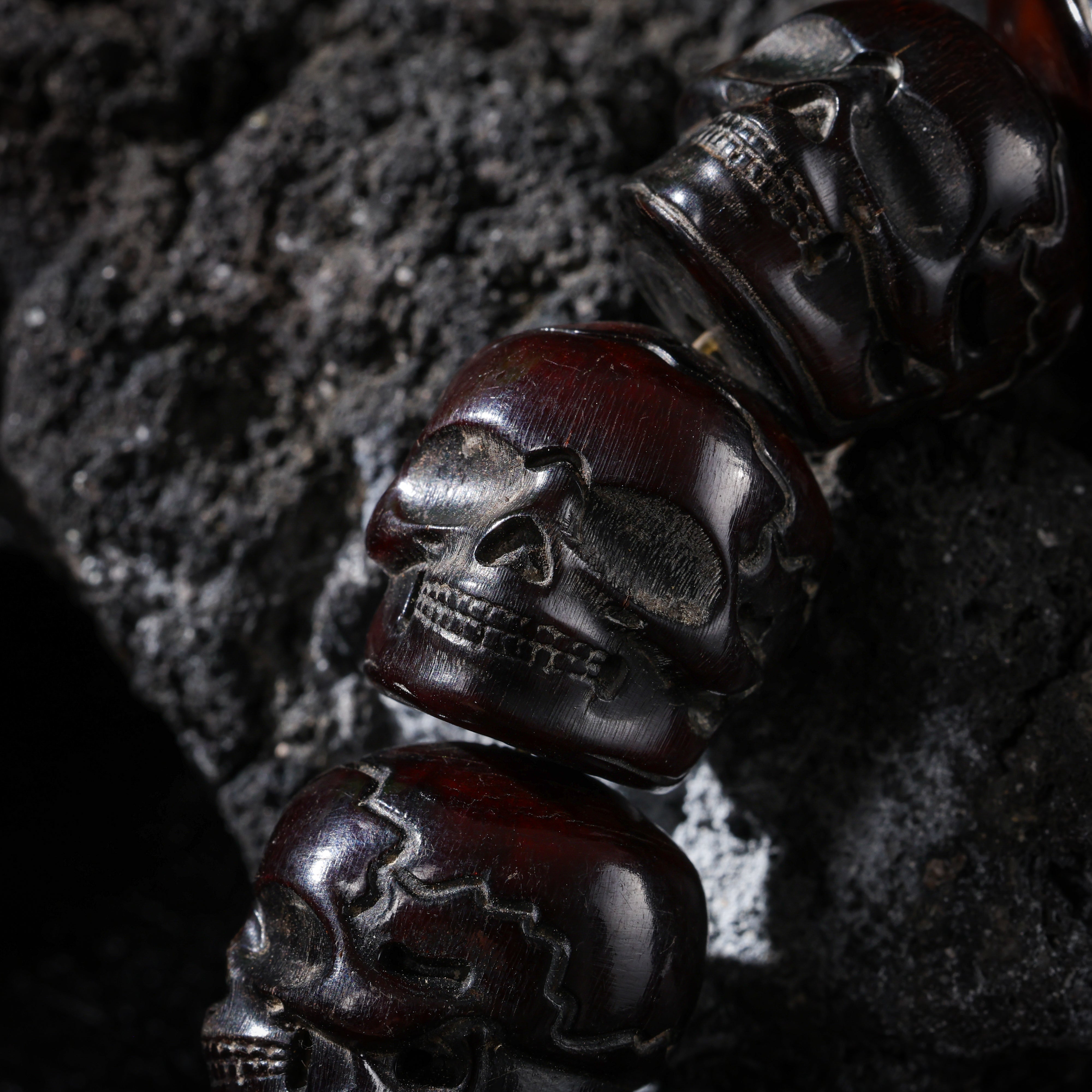 Pulsera de hueso de calavera roja-3