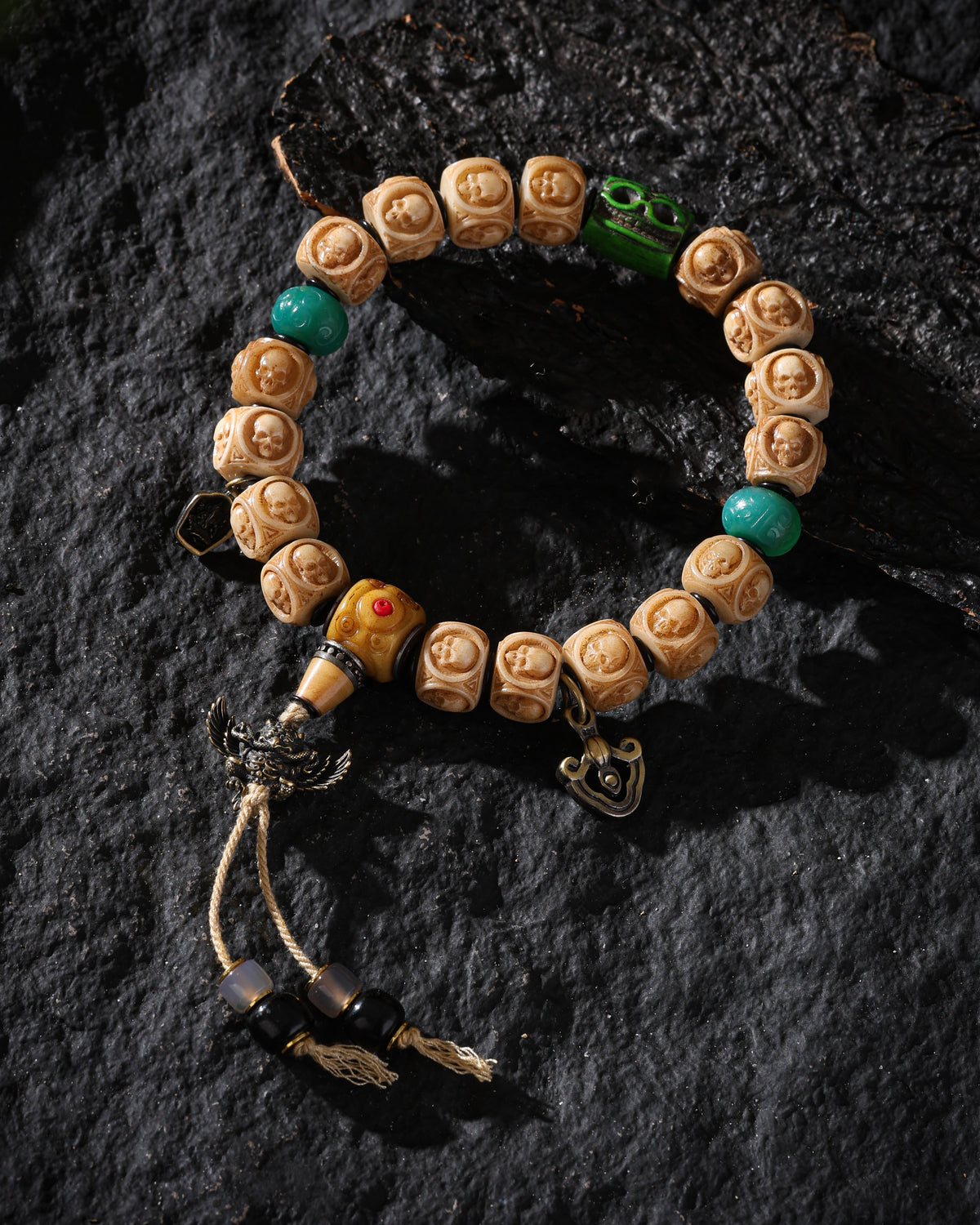 Bracciale con teschio in osso di yak