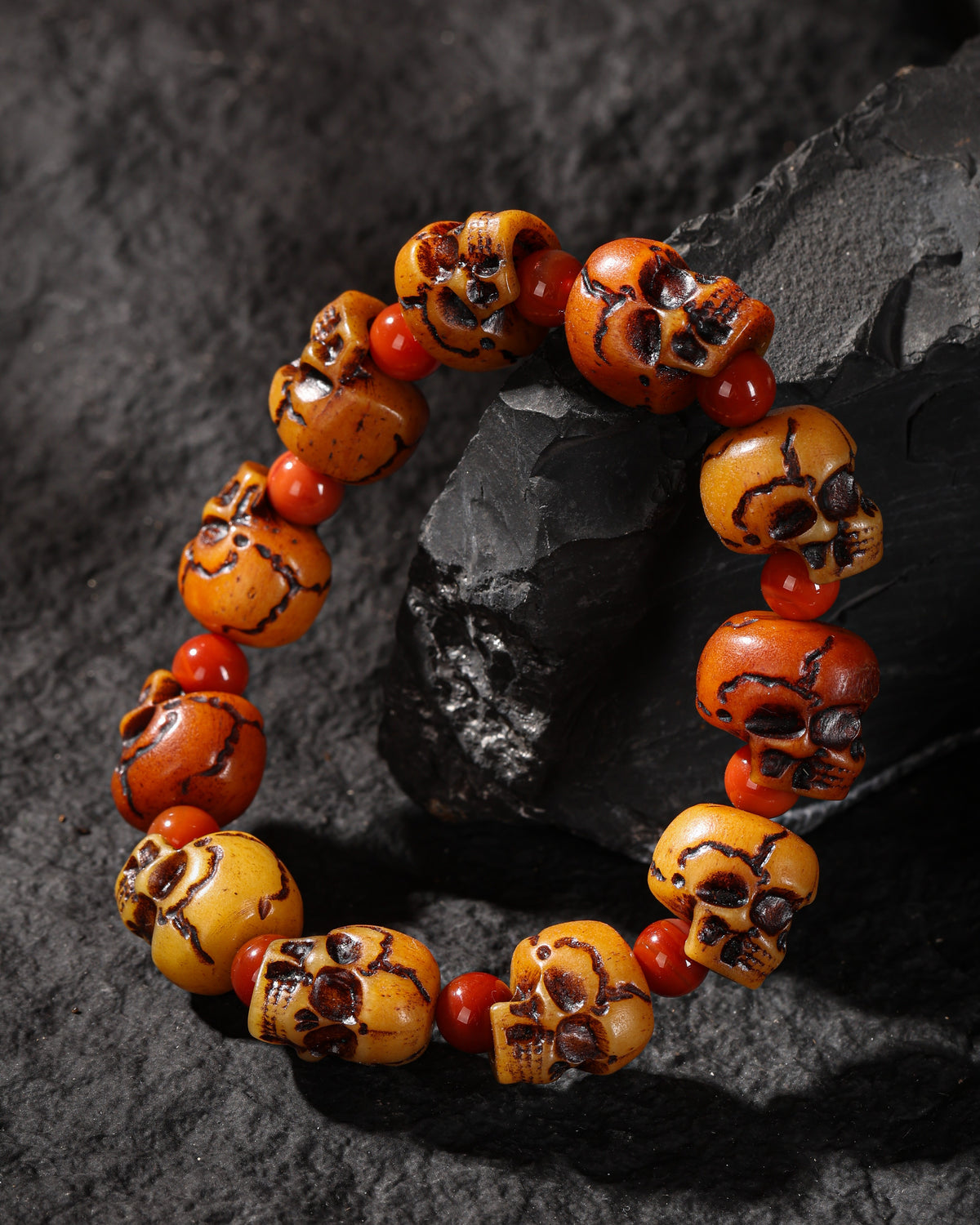 Bracciale con teschio in osso di yak