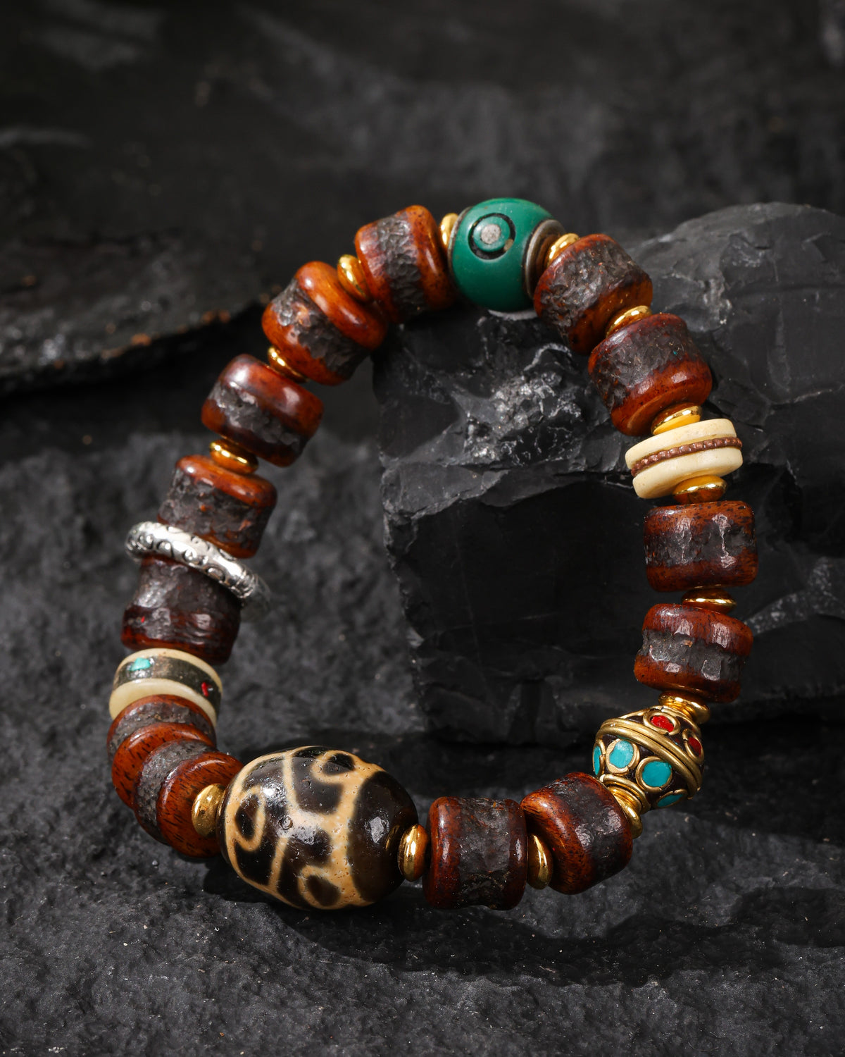 Armband aus Yakknochen mit Dzi-Verzierung