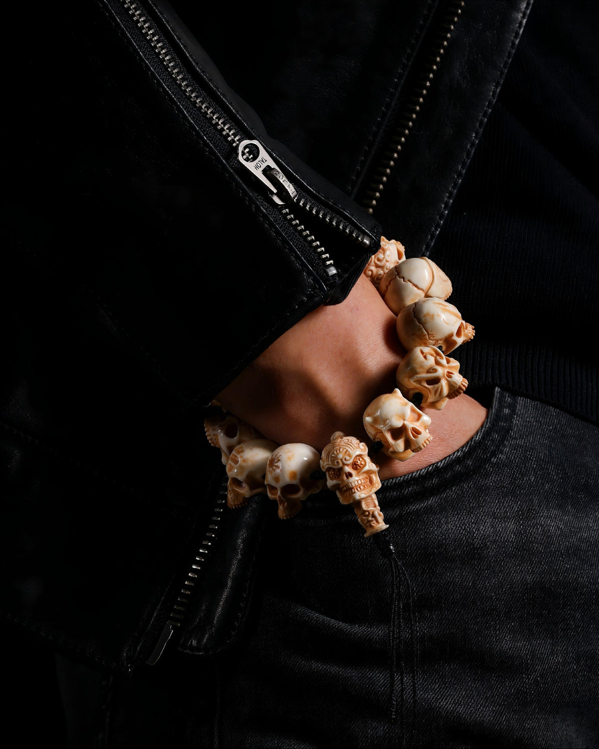 Armband aus Yakknochenschädel