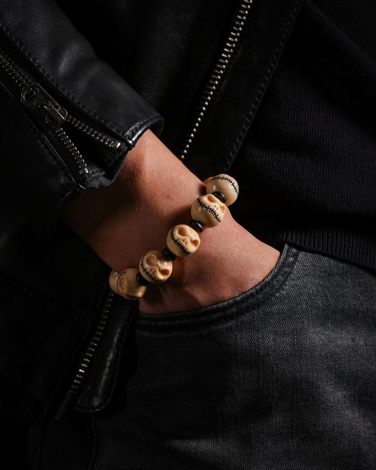 Bracciale con teschio di osso di yak