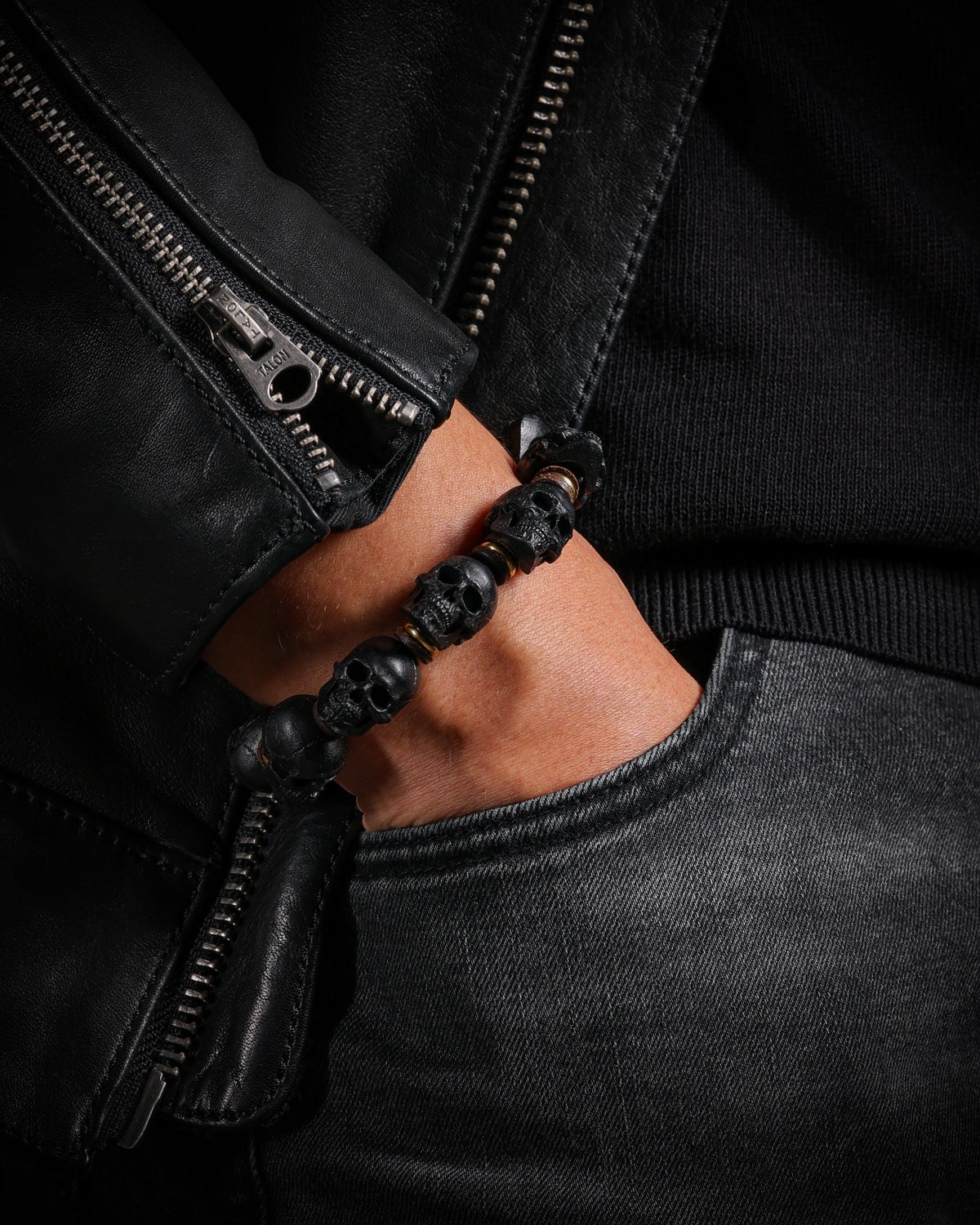 Bracciale con teschio in ebano