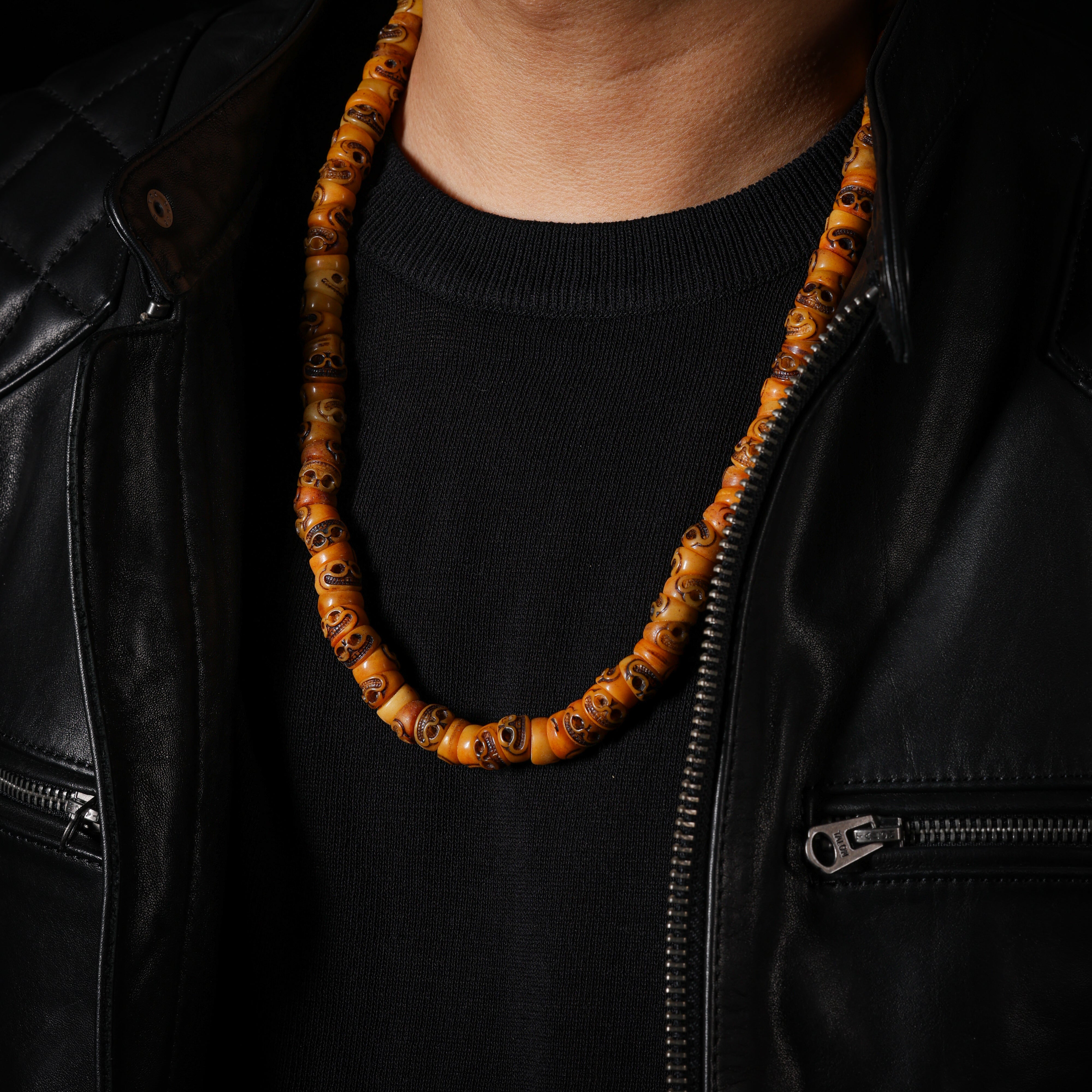 Collana con teschio sorridente in osso-3