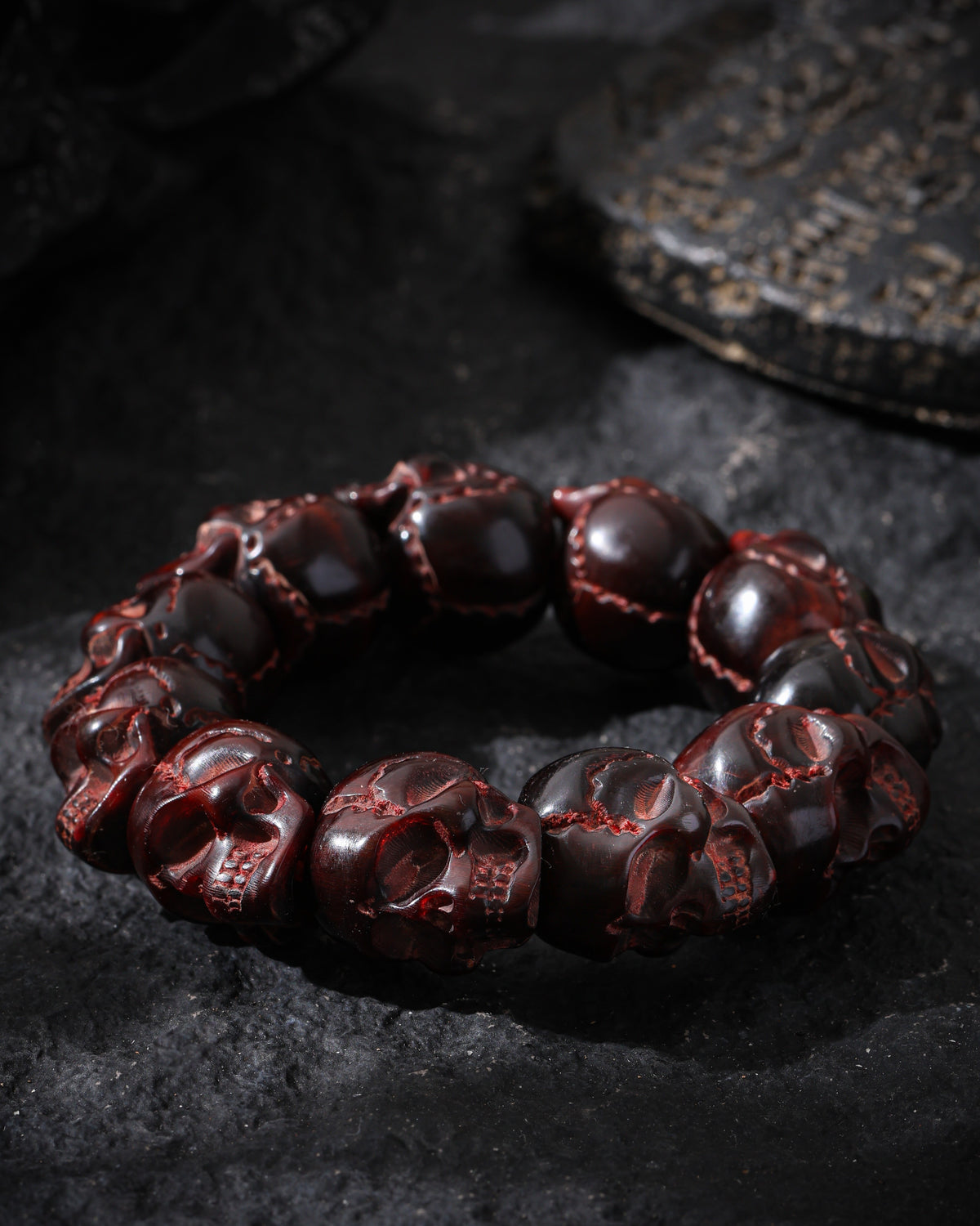 Bracciale con teschio in osso di yak rosso