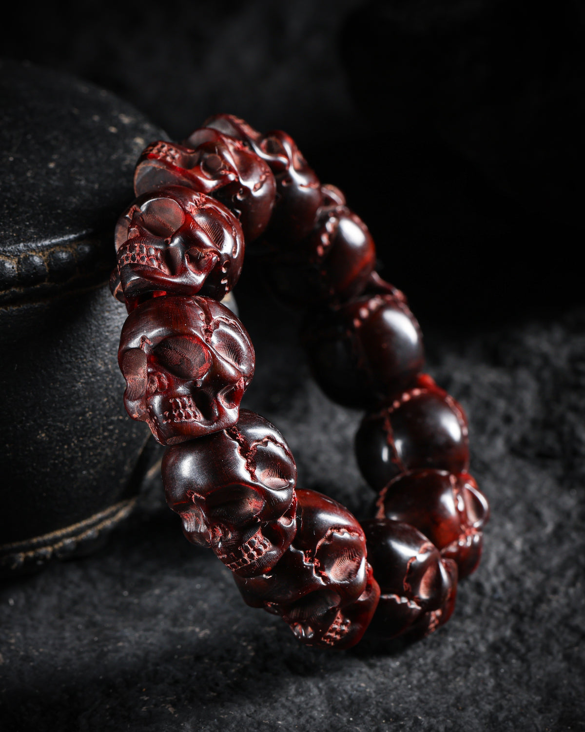 Bracelet en os de yak rouge en forme de crâne-3