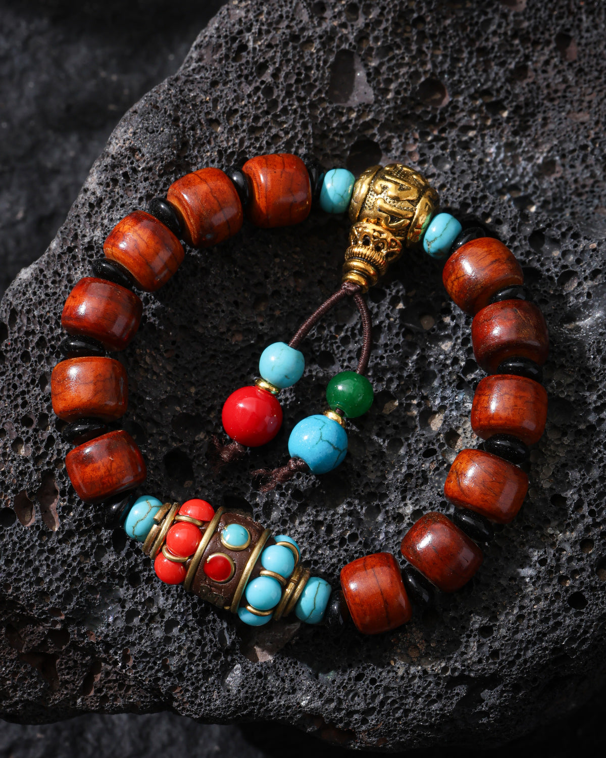 Pulsera de hueso de yak con detalles en turquesa
