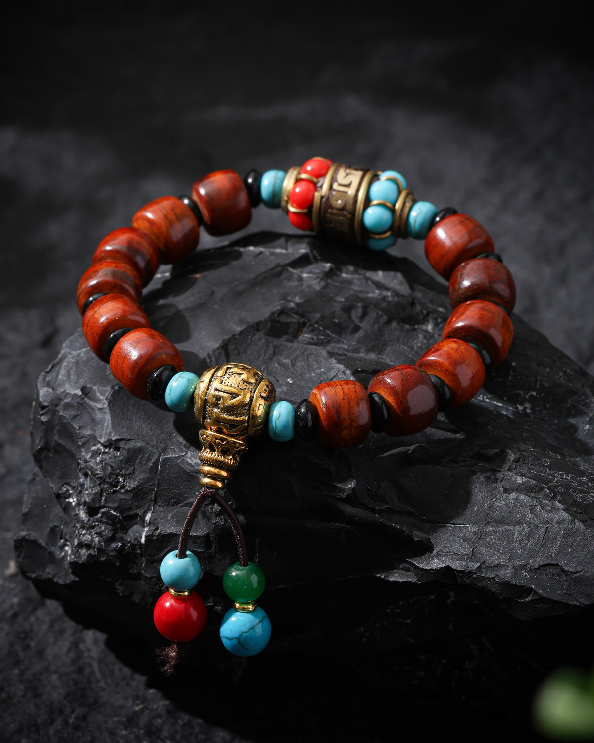 Pulsera de hueso de yak con detalles en turquesa