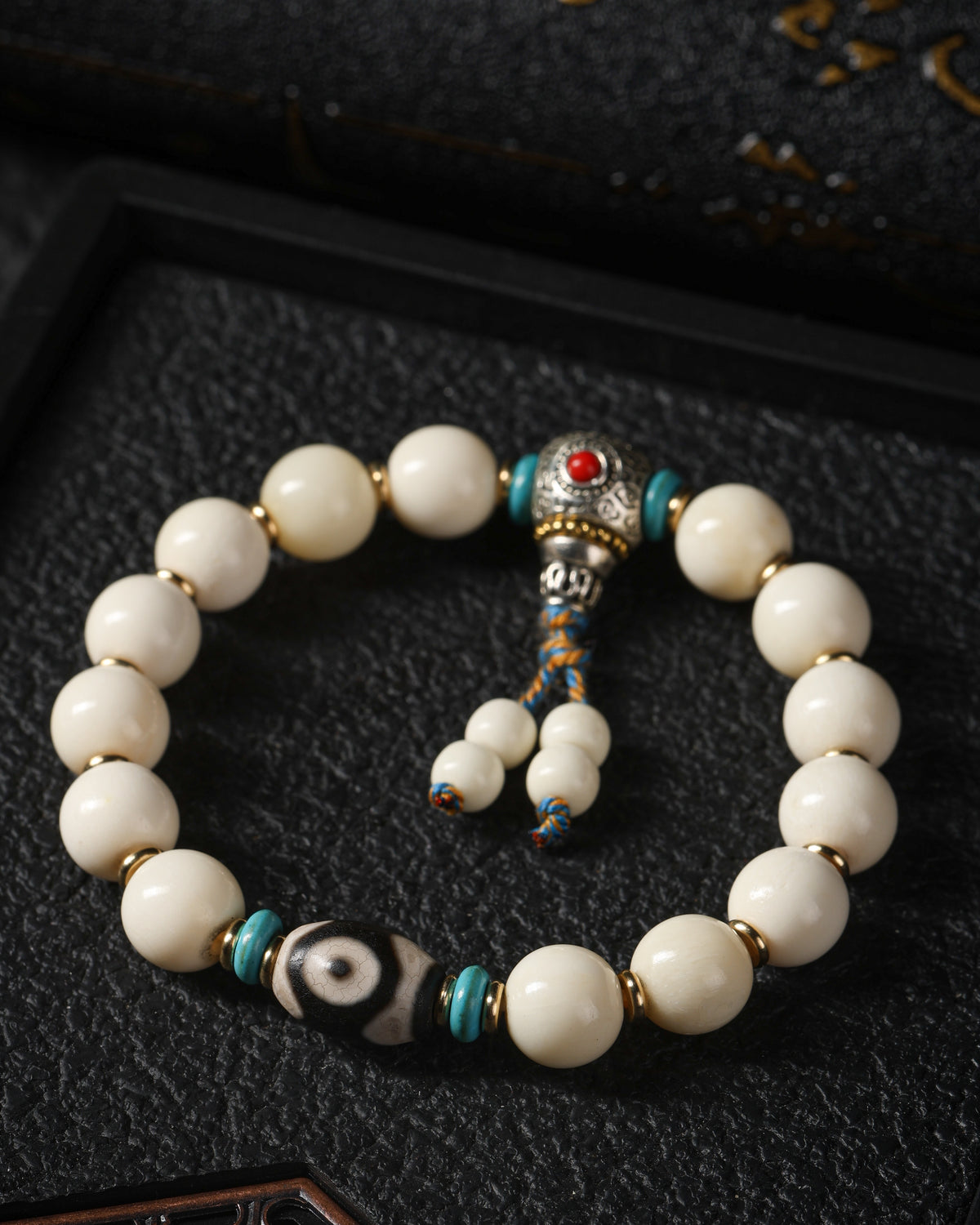 Armband aus Yakknochen mit Dzi-Perlen-4