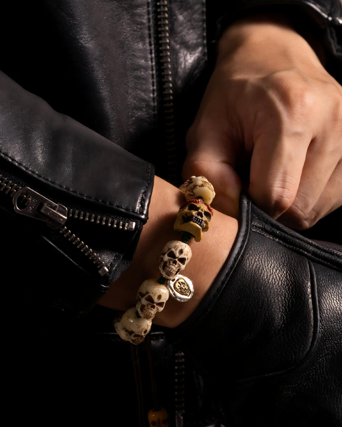 Armband aus Yakknochenschädel-6