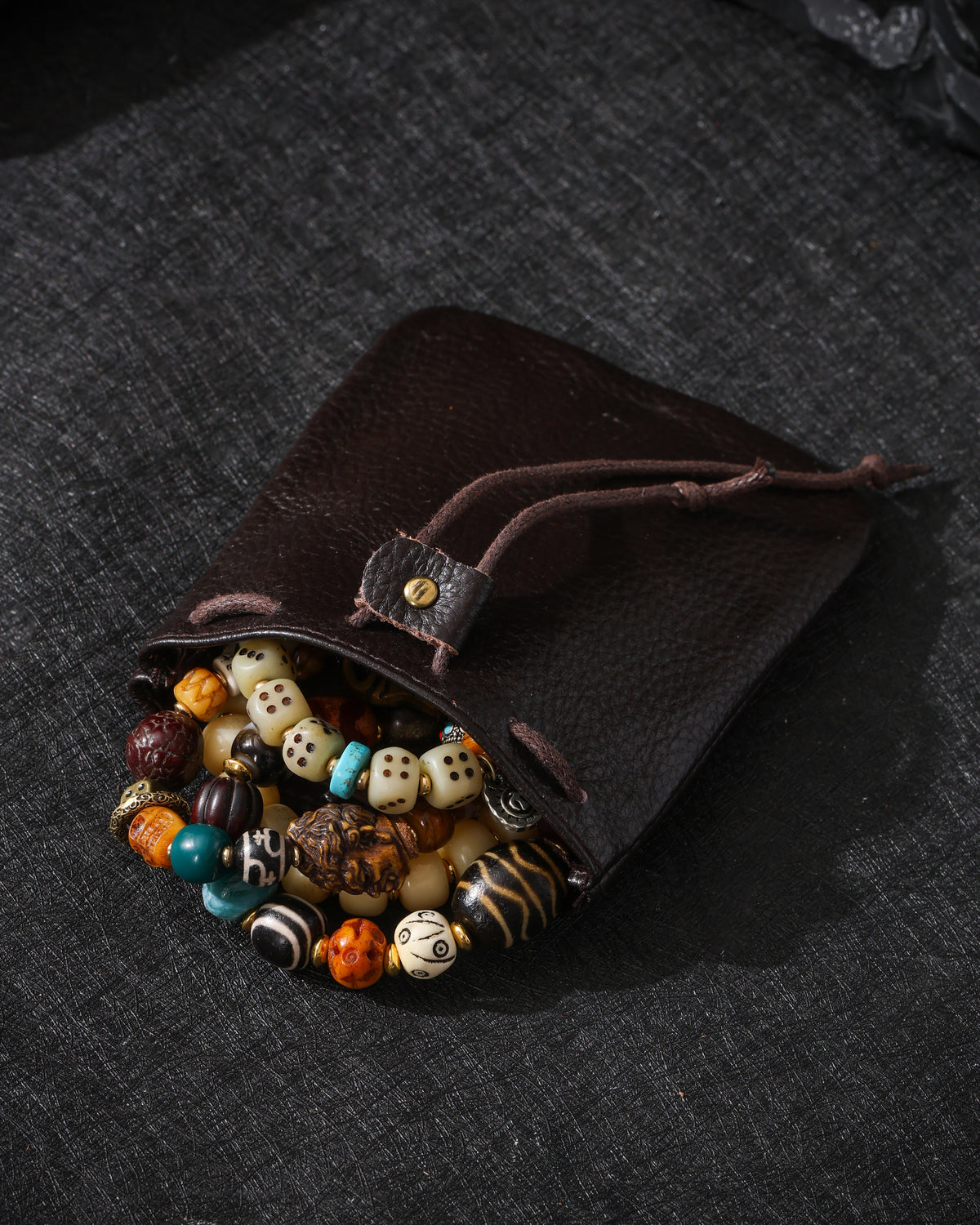 Pochette à bijoux en cuir de vachette huilé-16