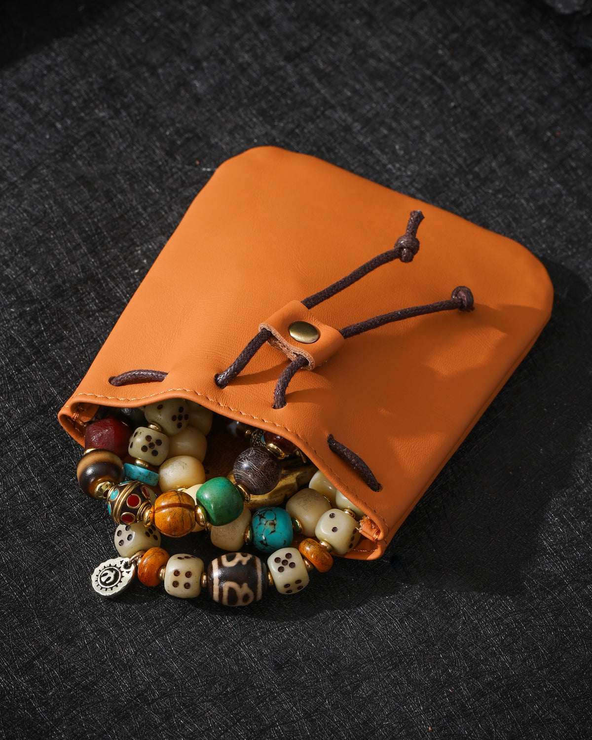 Pochette à bijoux en cuir de vachette huilé-13