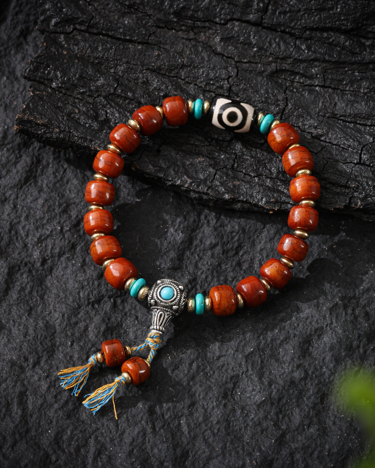 Bracciale in osso di Yak con accenti Dzi