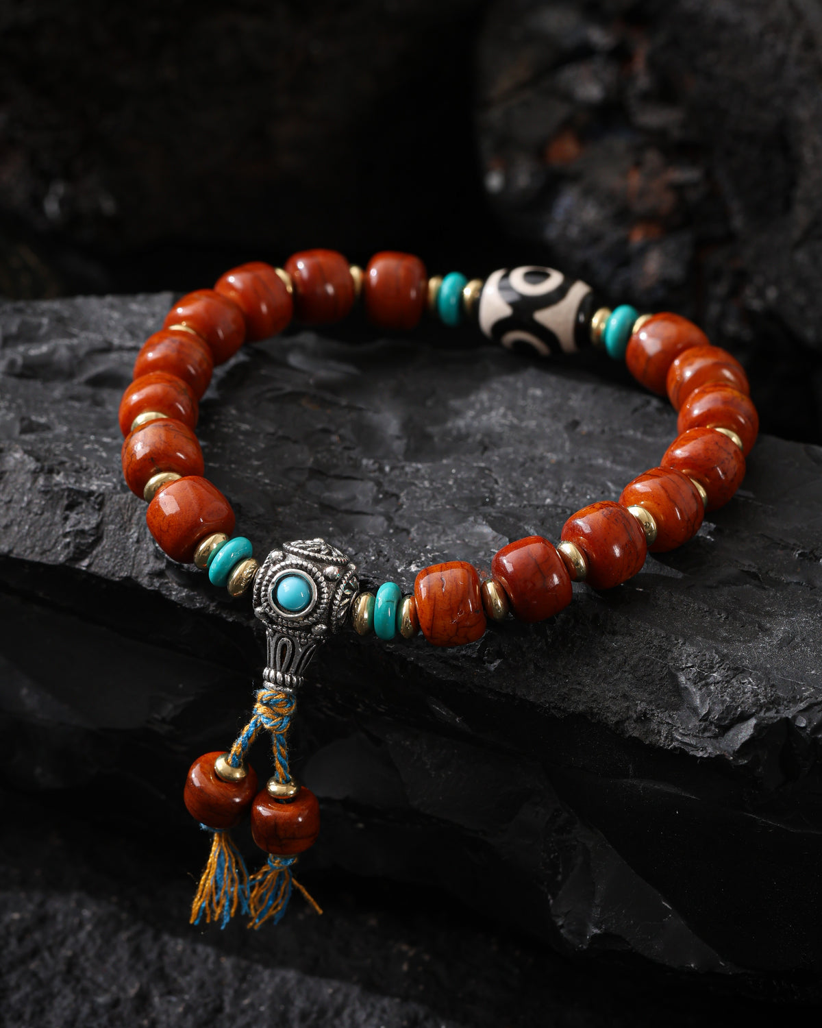 Bracciale in osso di Yak con accenti Dzi