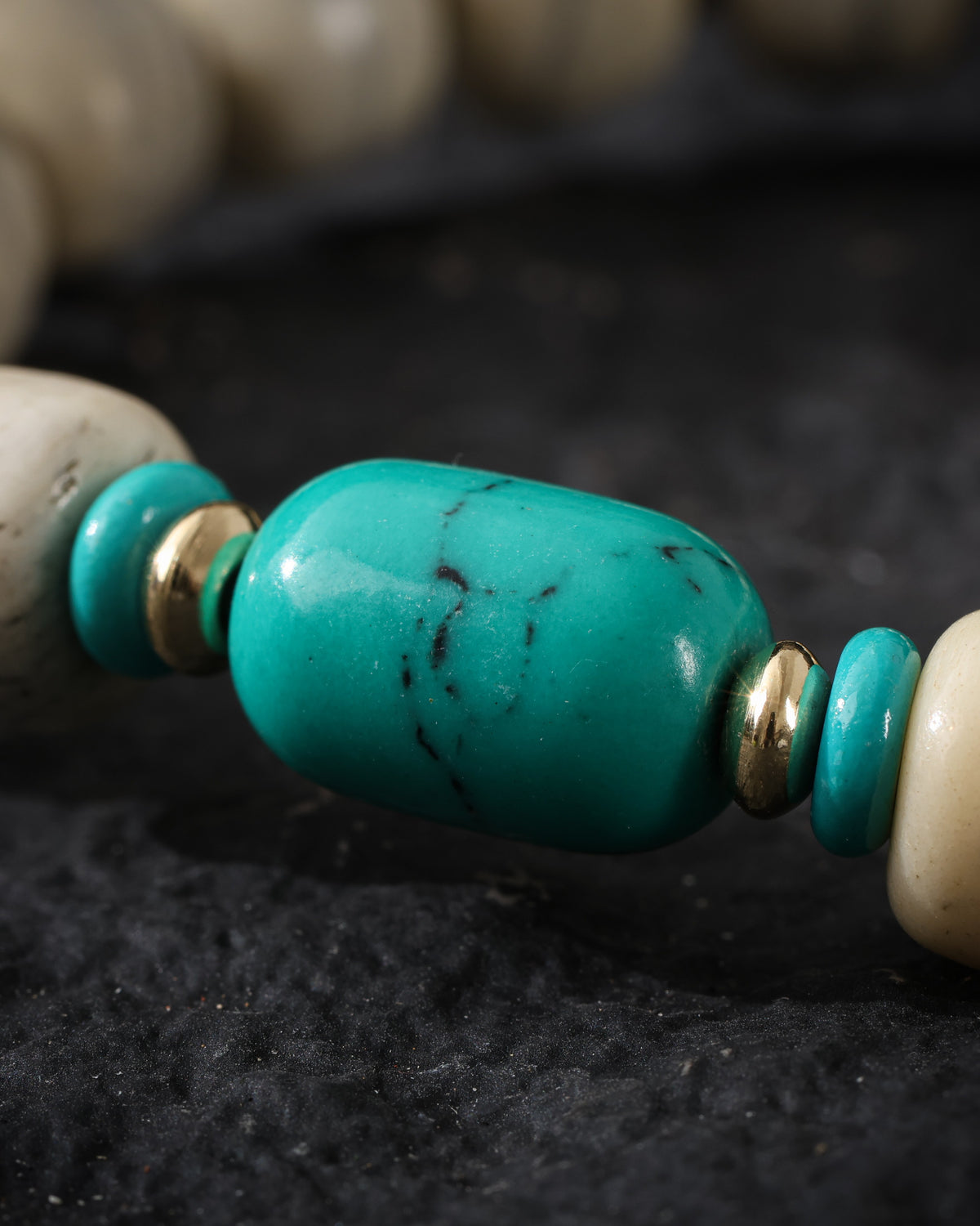 Pulsera de hueso de yak con acento turquesa-3