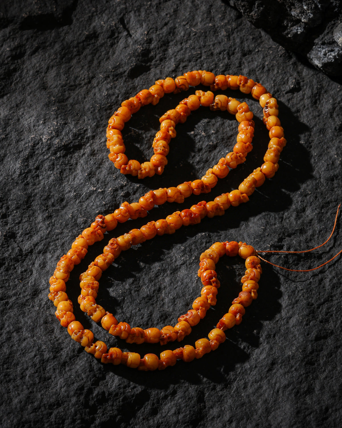 Collana con teschio d'osso, 108 perle