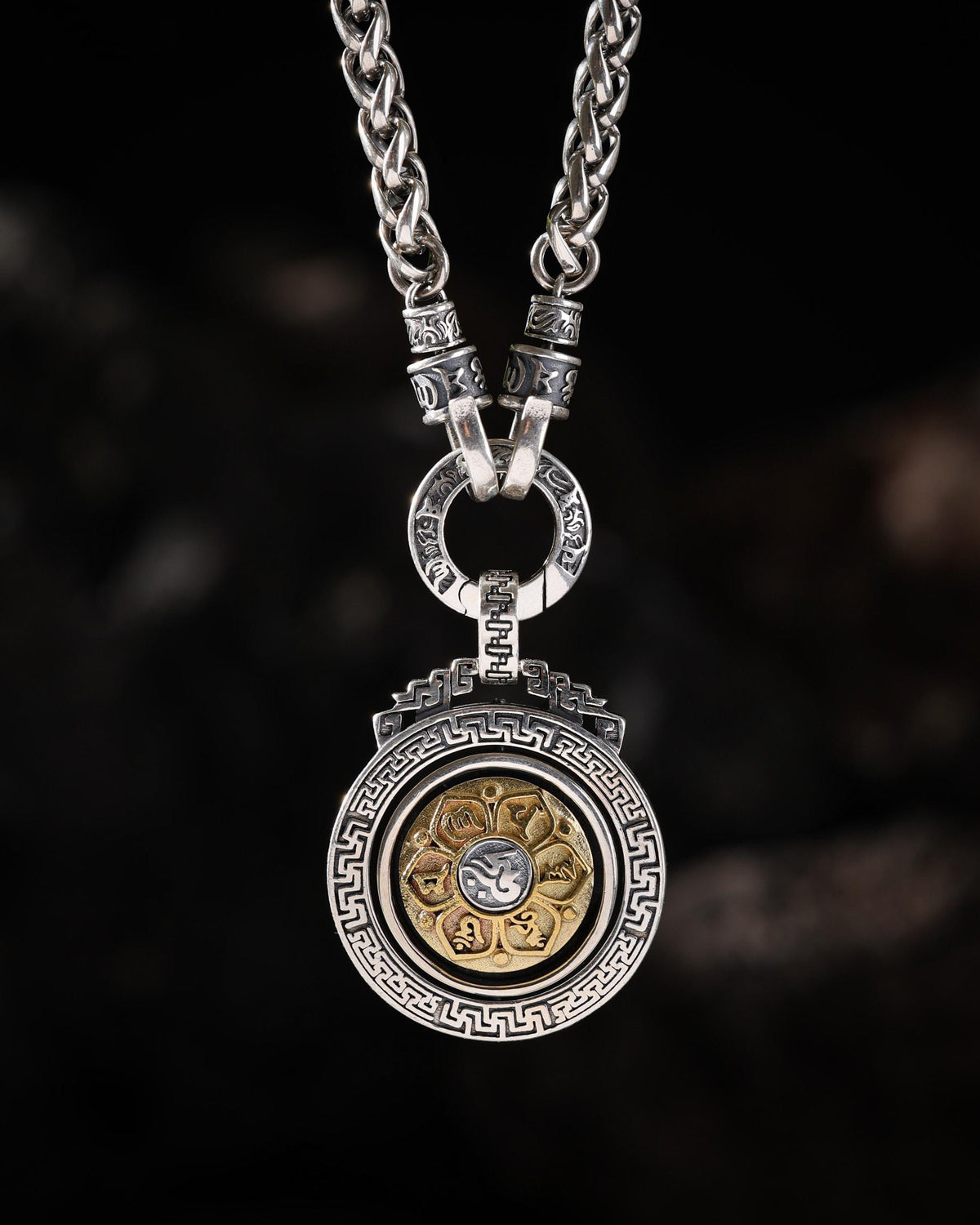 Rotating Nine-Palace Pendant Necklace
