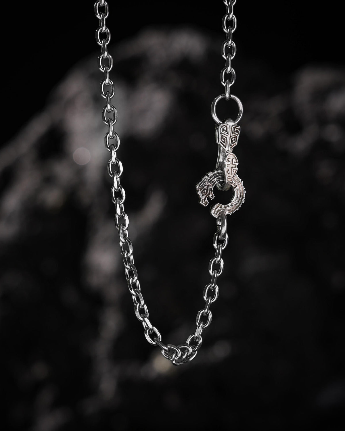 Collar de cadena Rolo facetada con dragón Kui