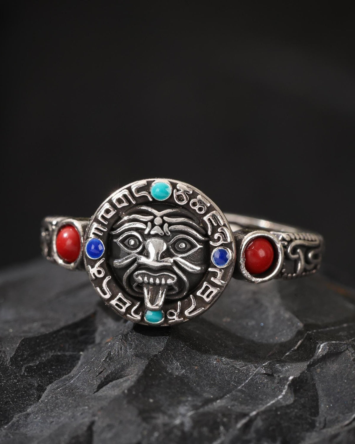 Anello in argento Zaki, protettore della ricchezza tibetano