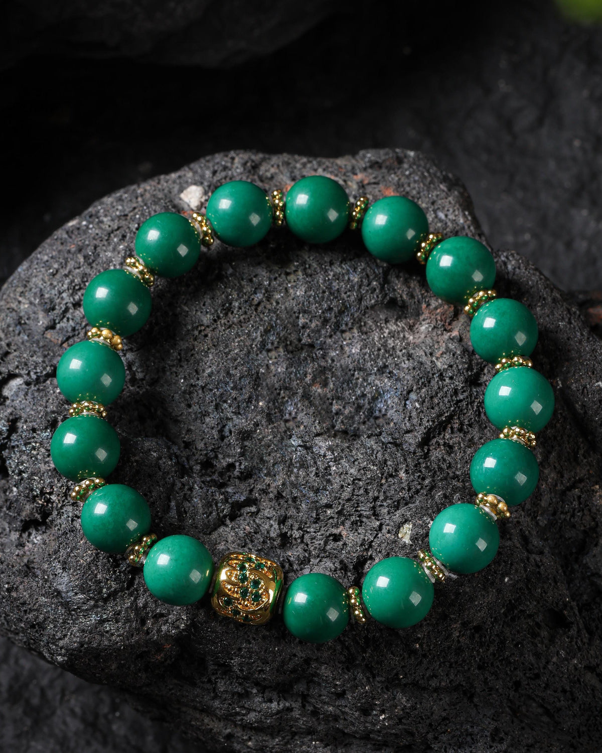 Pulsera de turquesa con detalles chapados en oro de 18 quilates