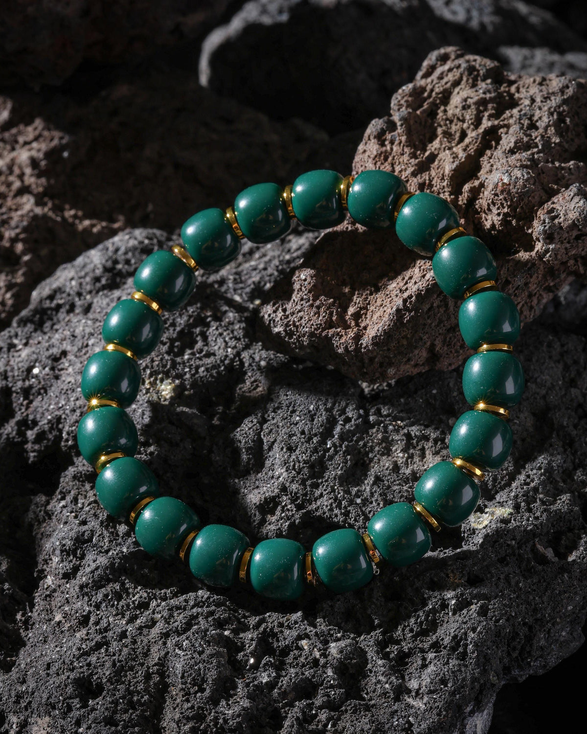 Pulsera de turquesa con detalles chapados en oro de 18 quilates