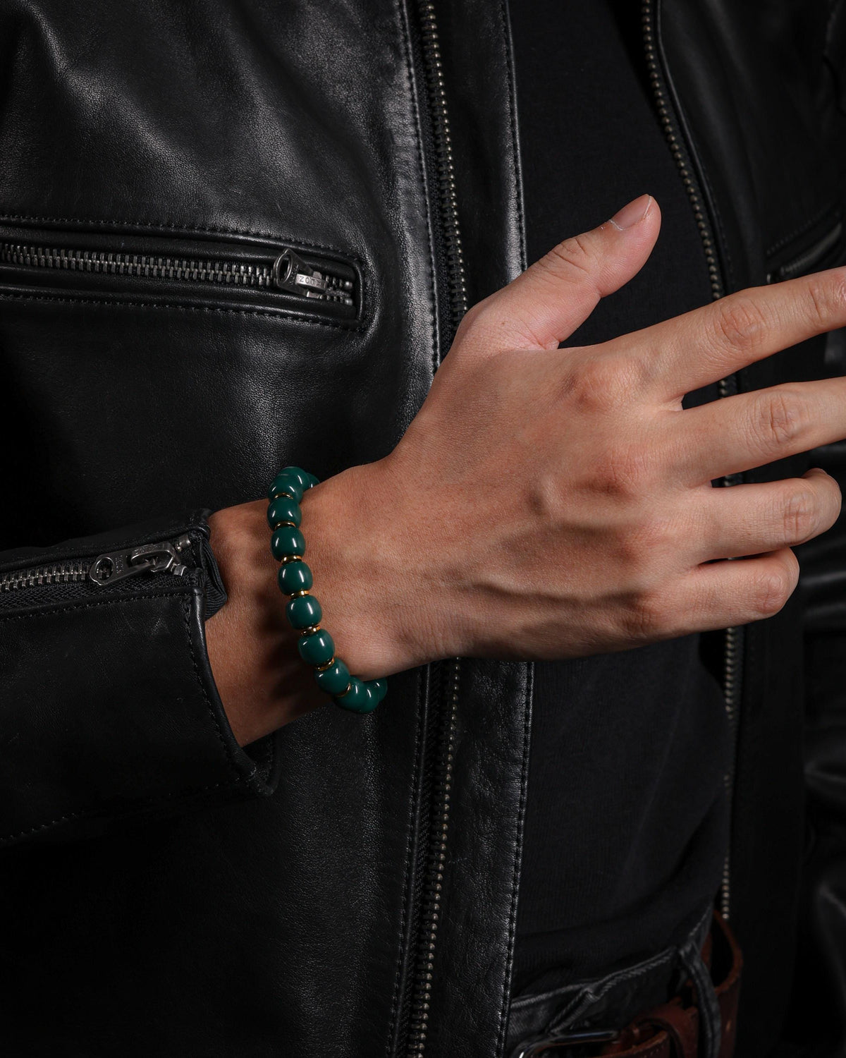Pulsera de turquesa con detalles chapados en oro de 18 quilates