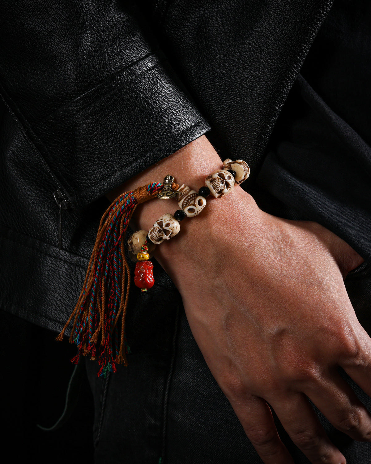 Bracciale con teschio in osso di yak-4
