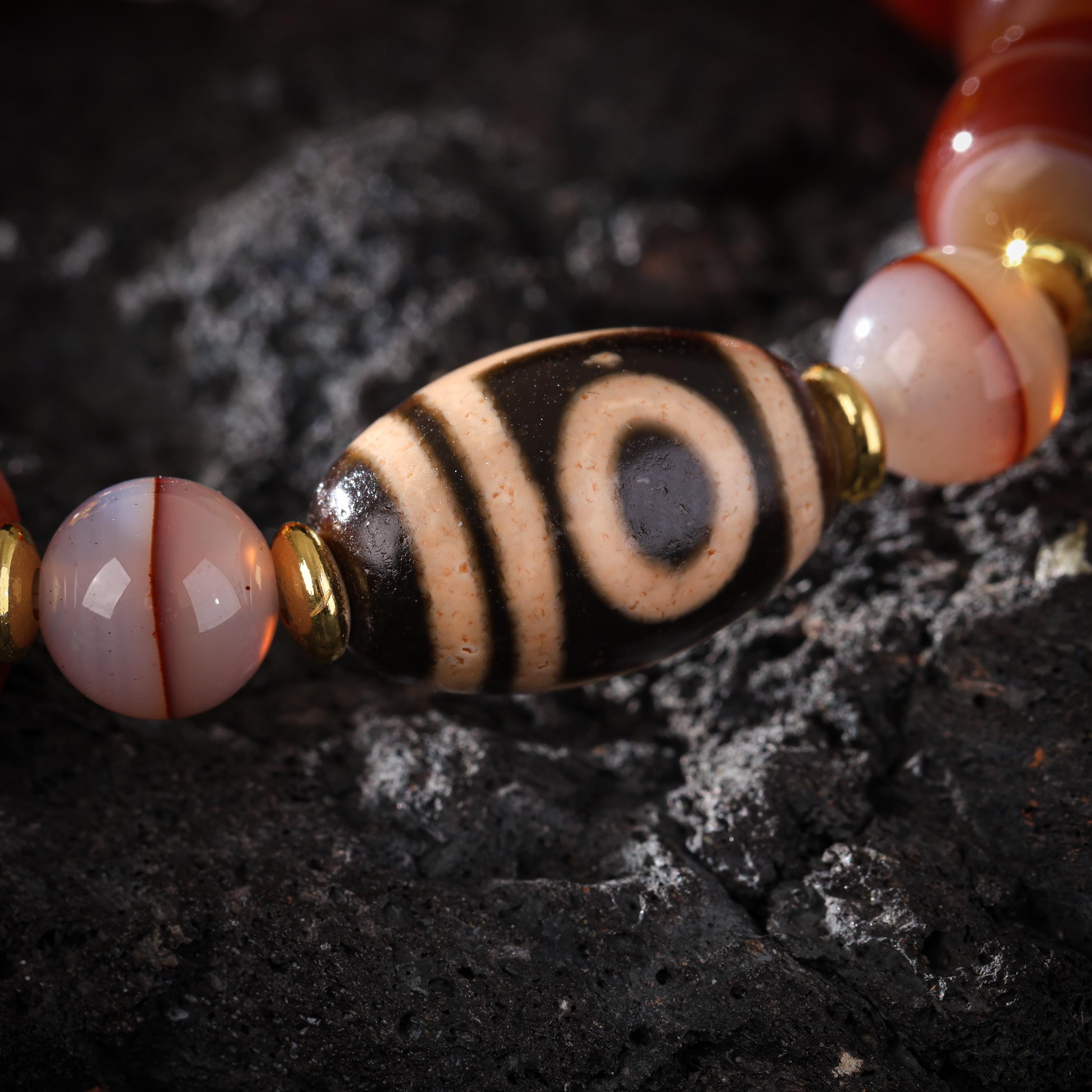 Mala Bracelet One-Eyed Dzi Sardonyx