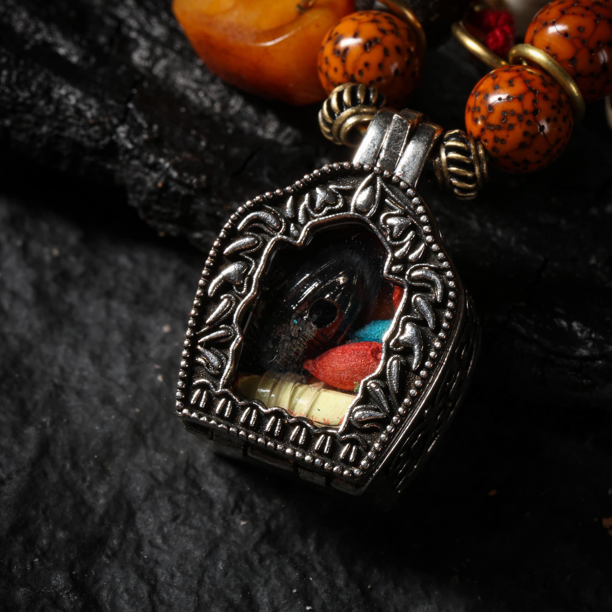 Bodhi Beads Necklace – Vintage Tibetan Mala with Gau Amulet