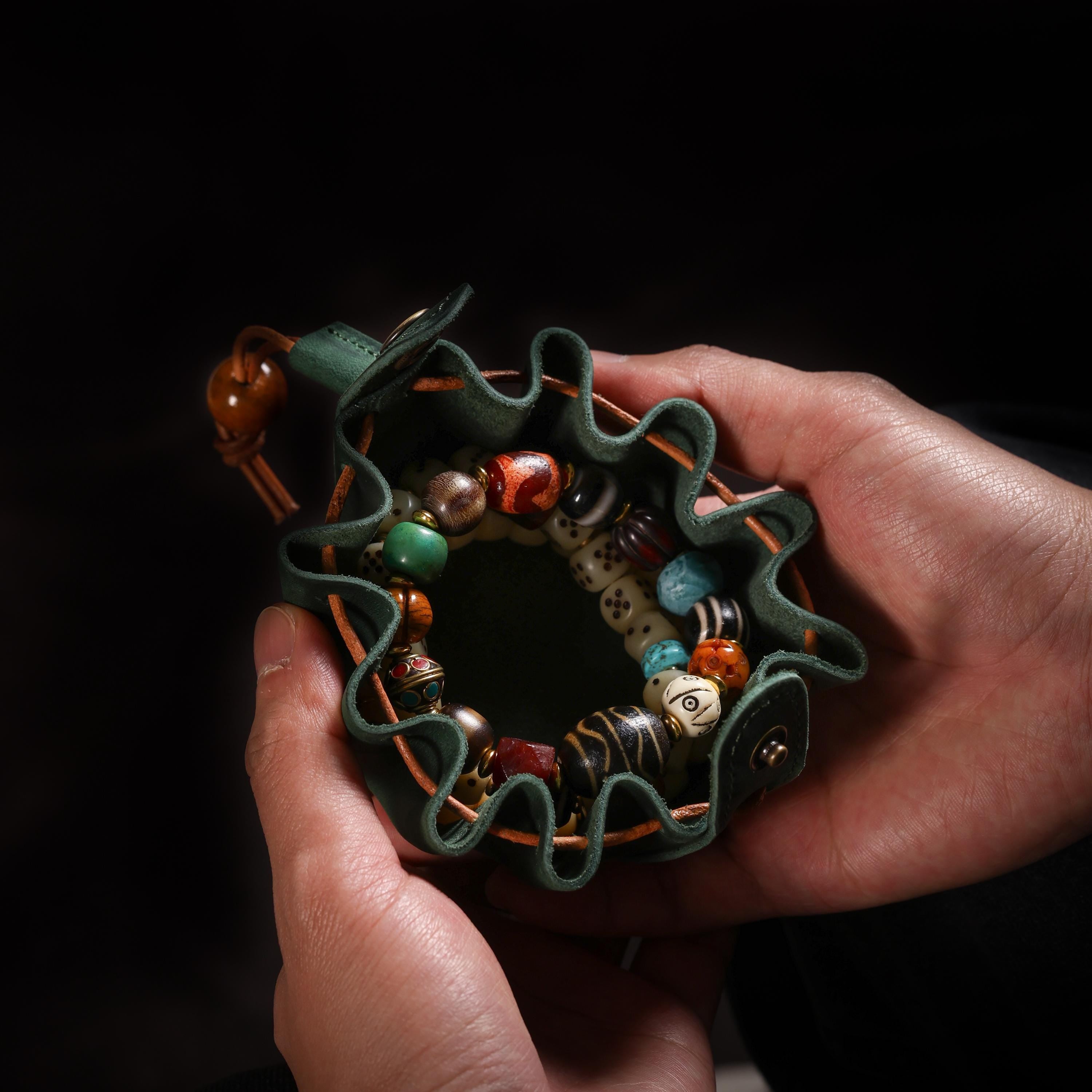 AURA DEER Oiled Cowhide Mini Jewelry Pouch | Full-Grain Leather