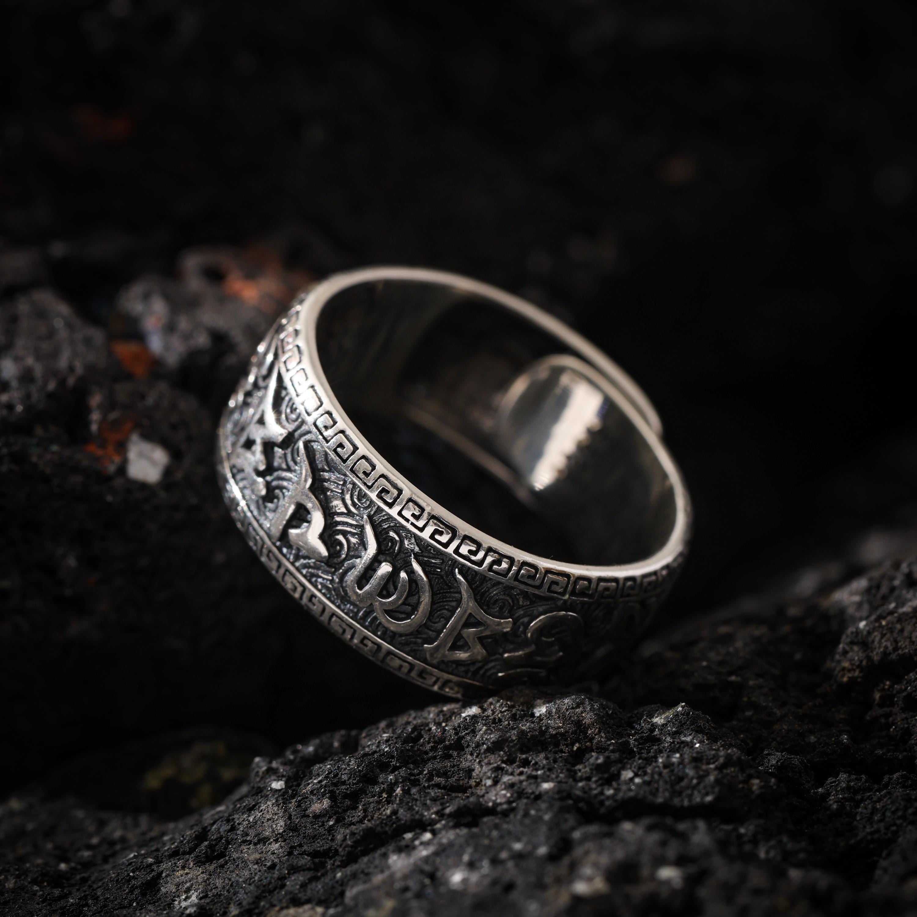 Om Mani Padme Hum Ring