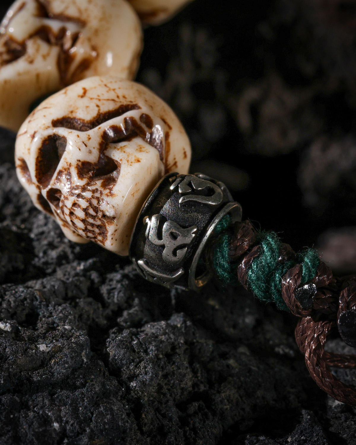 Armband aus Yakknochenschädel-11
