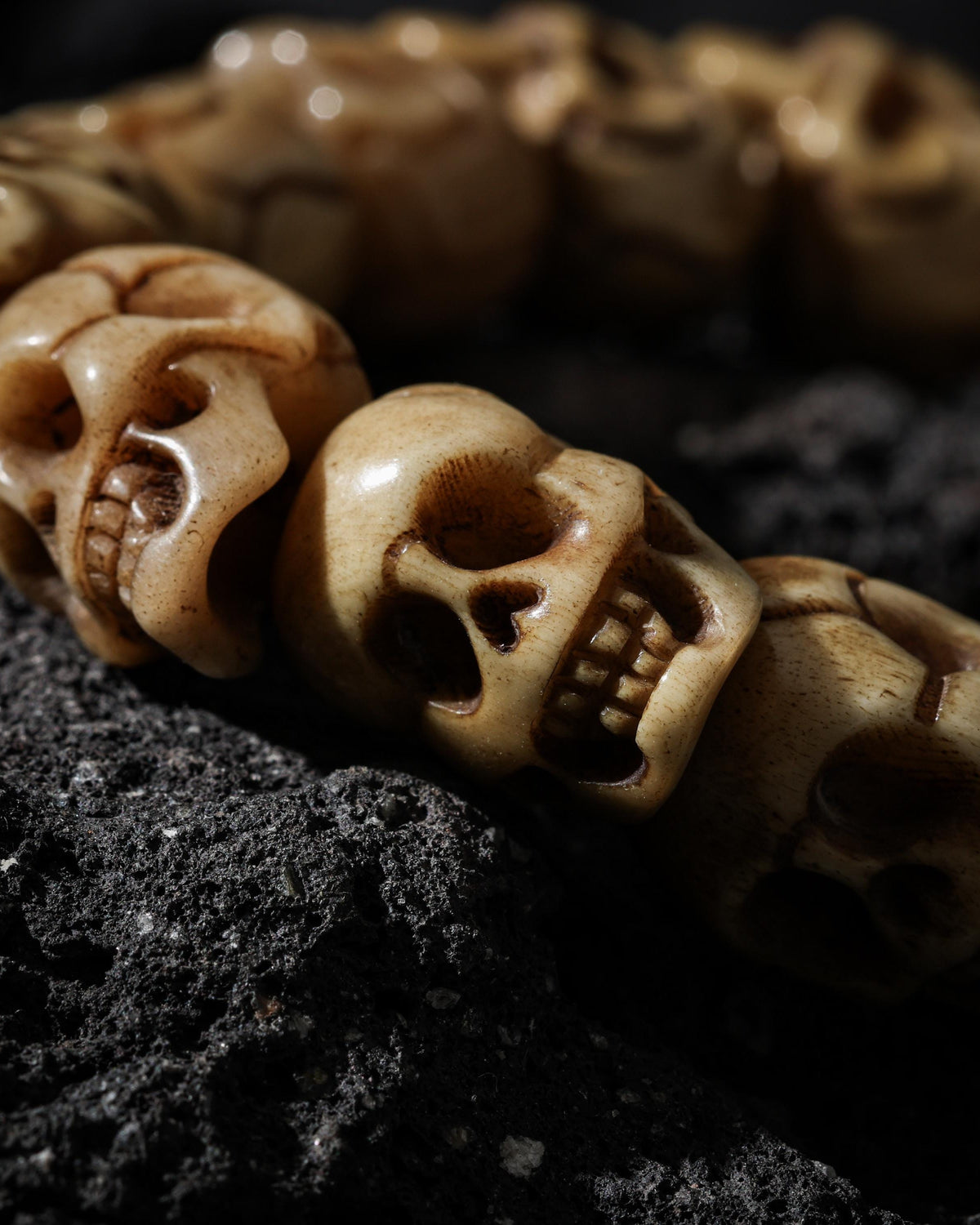 Pulsera de calavera de hueso de yak burdeos oscuro-13