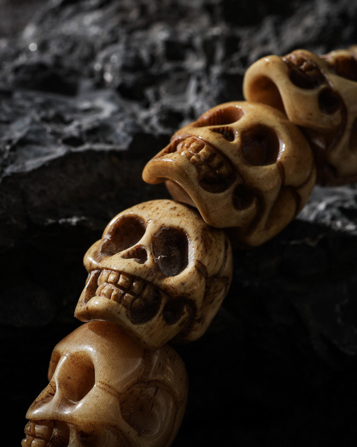 Pulsera de calavera de hueso de yak burdeos oscuro-11