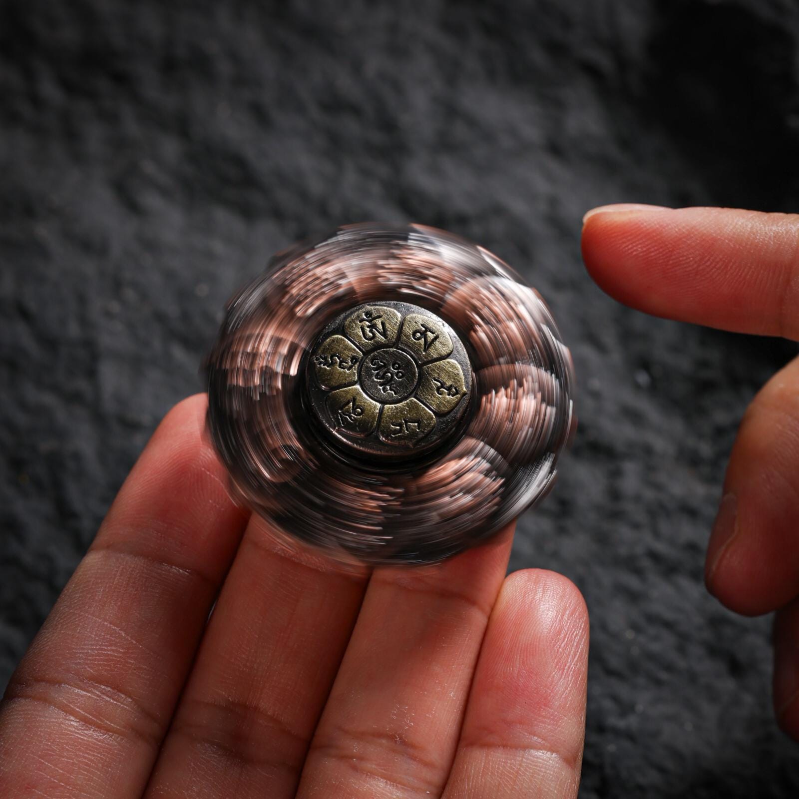 AURA DEER Finger Spinner Brass Lotus Wheel Eight Auspicious Symbols EDC Handheld Talisman