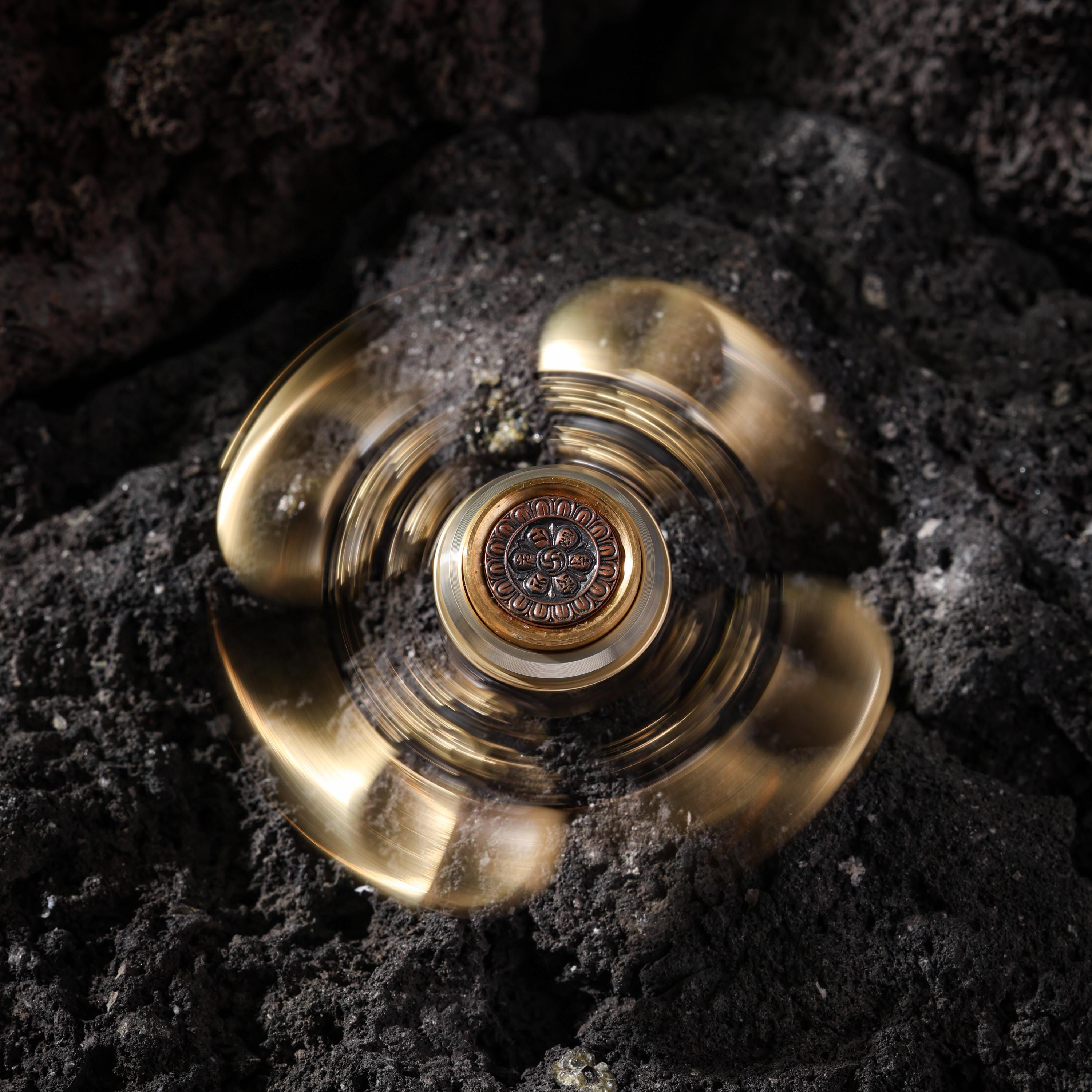 AURA DEER Finger Spinner Tibetan Vajra Dorje Brass EDC Handheld Talisman