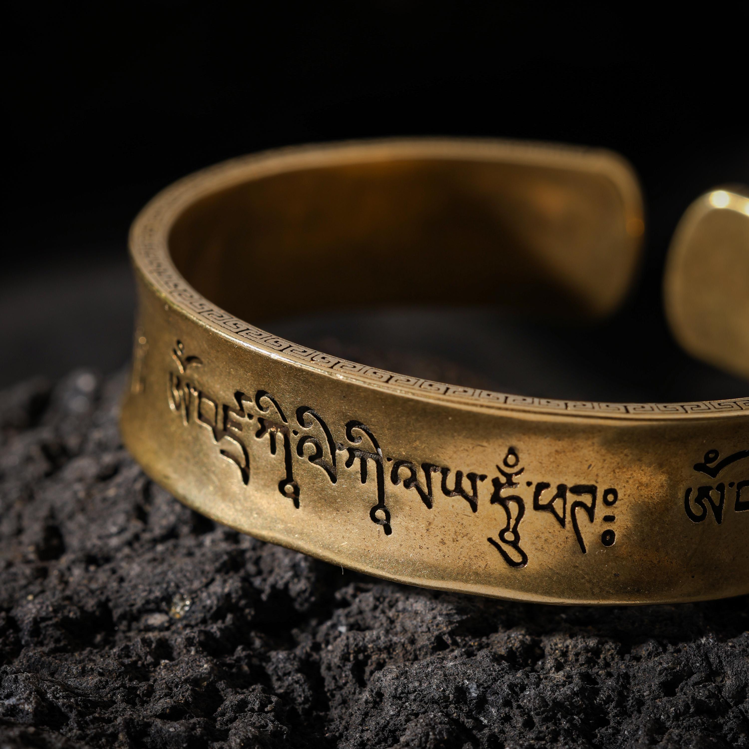 AURA DEER Vajra Mantra Hand-Engraved Tibetan Cuff Bracelet