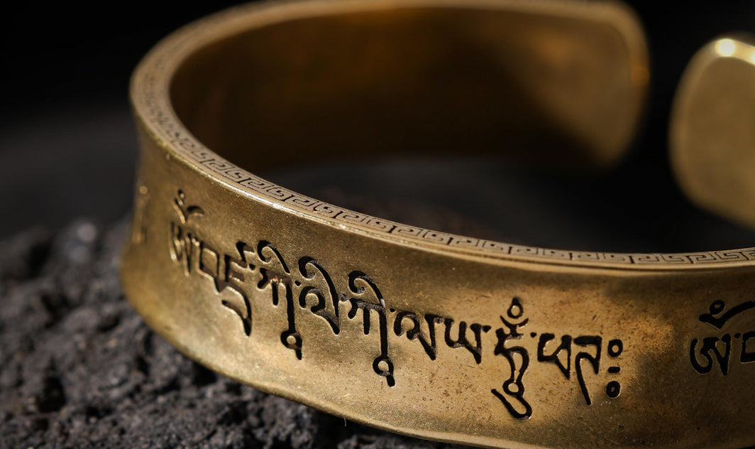 AURA DEER Vajra Mantra Hand-Engraved Tibetan Cuff Bracelet