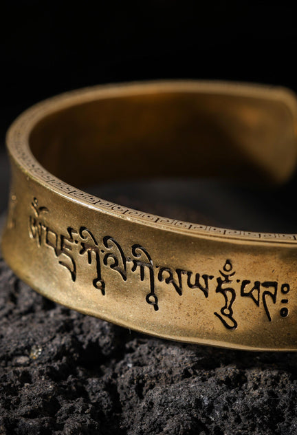 AURA DEER Vajra Mantra Hand-Engraved Tibetan Cuff Bracelet