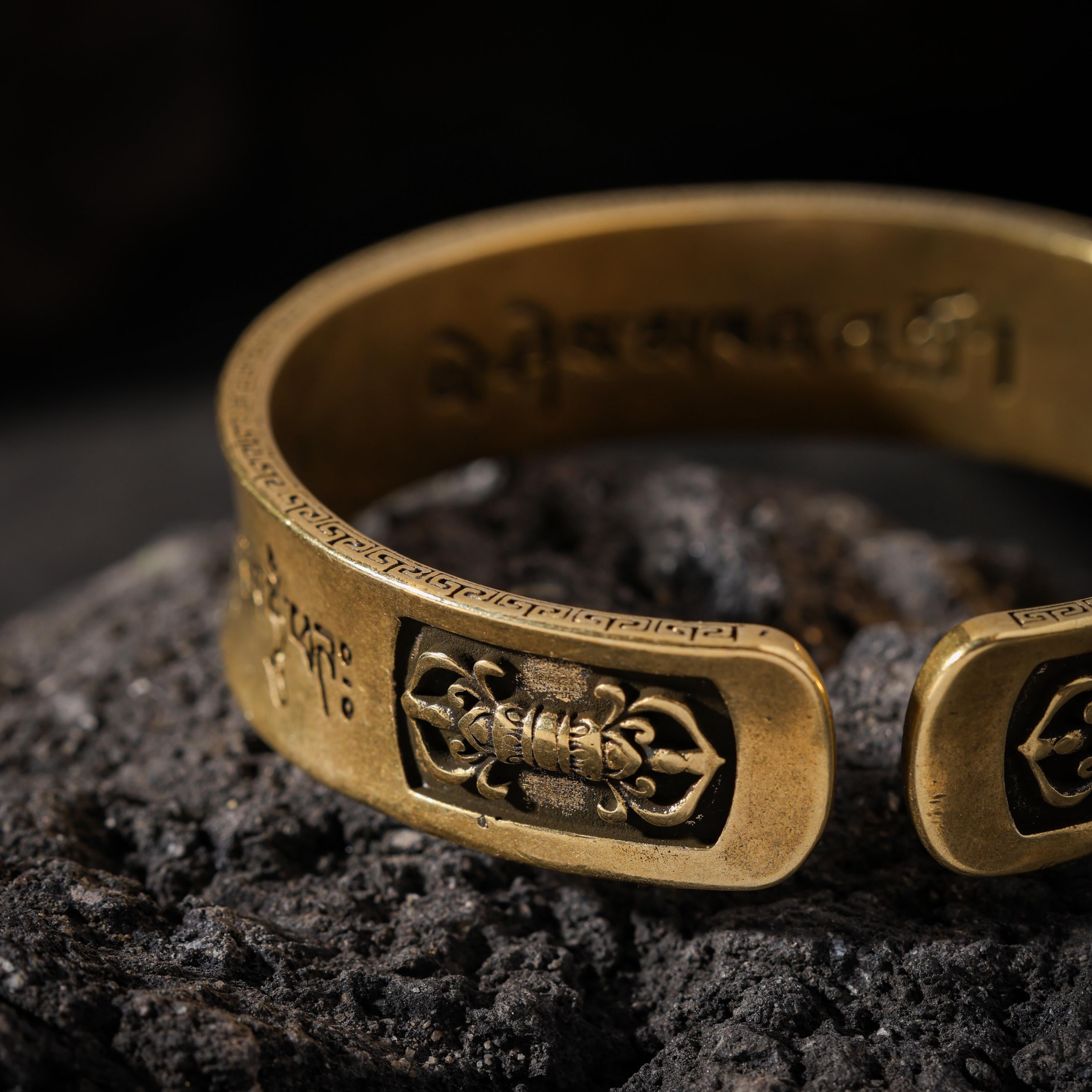 AURA DEER Vajra Mantra Hand-Engraved Tibetan Cuff Bracelet