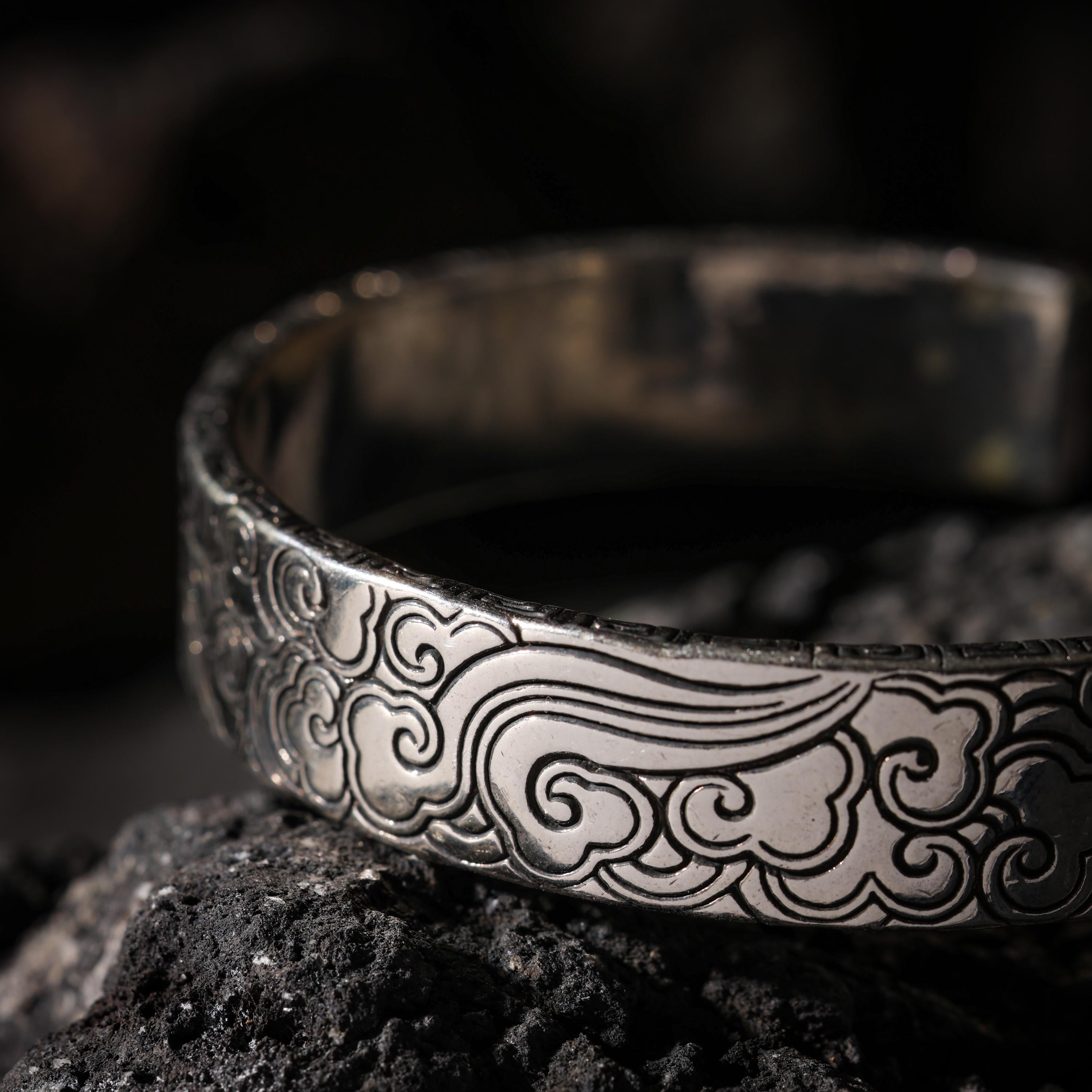 AURA DEER Auspicious Cloud Meander Open Cuff Bracelet