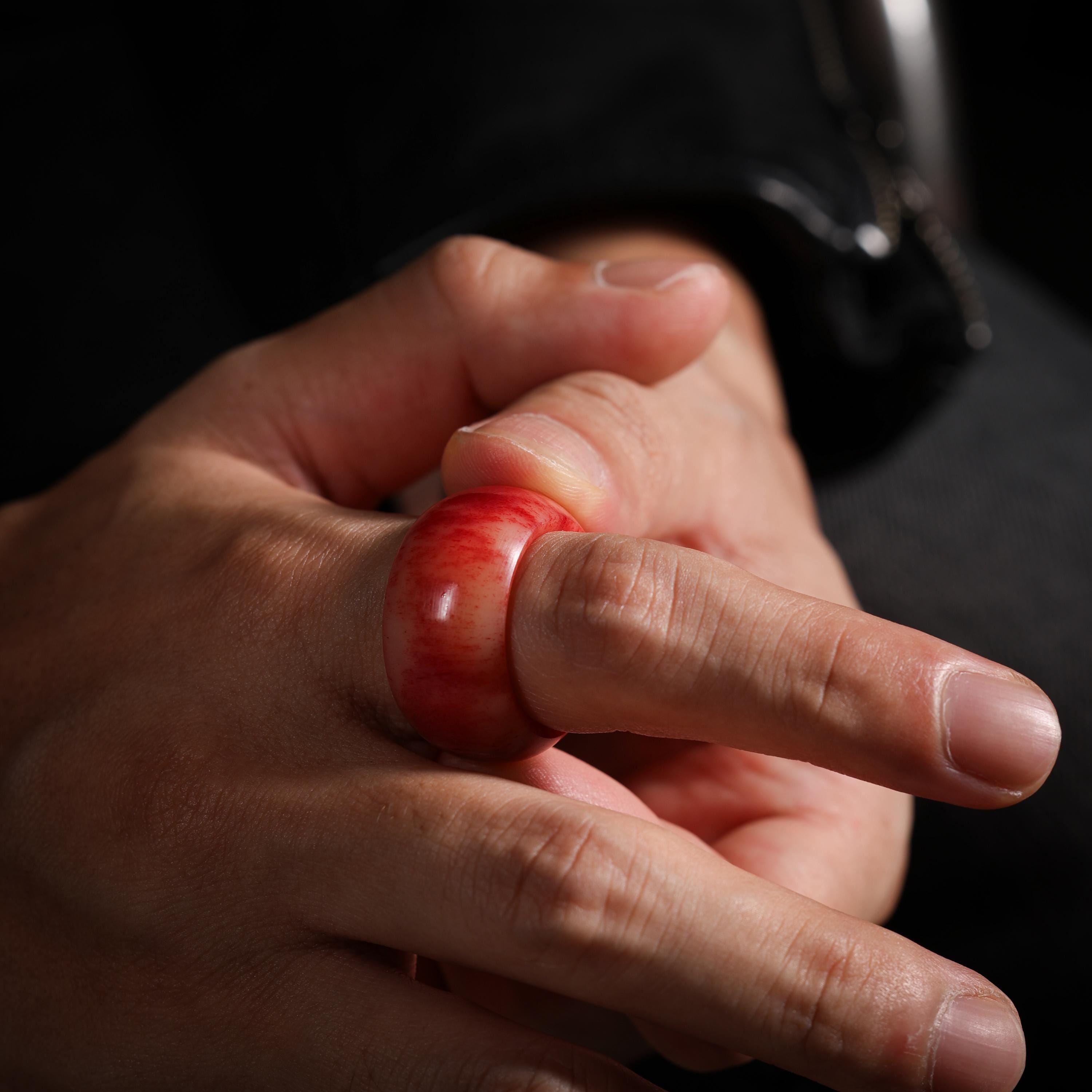 AURA DEER Red-Toned Yak Bone Band Ring