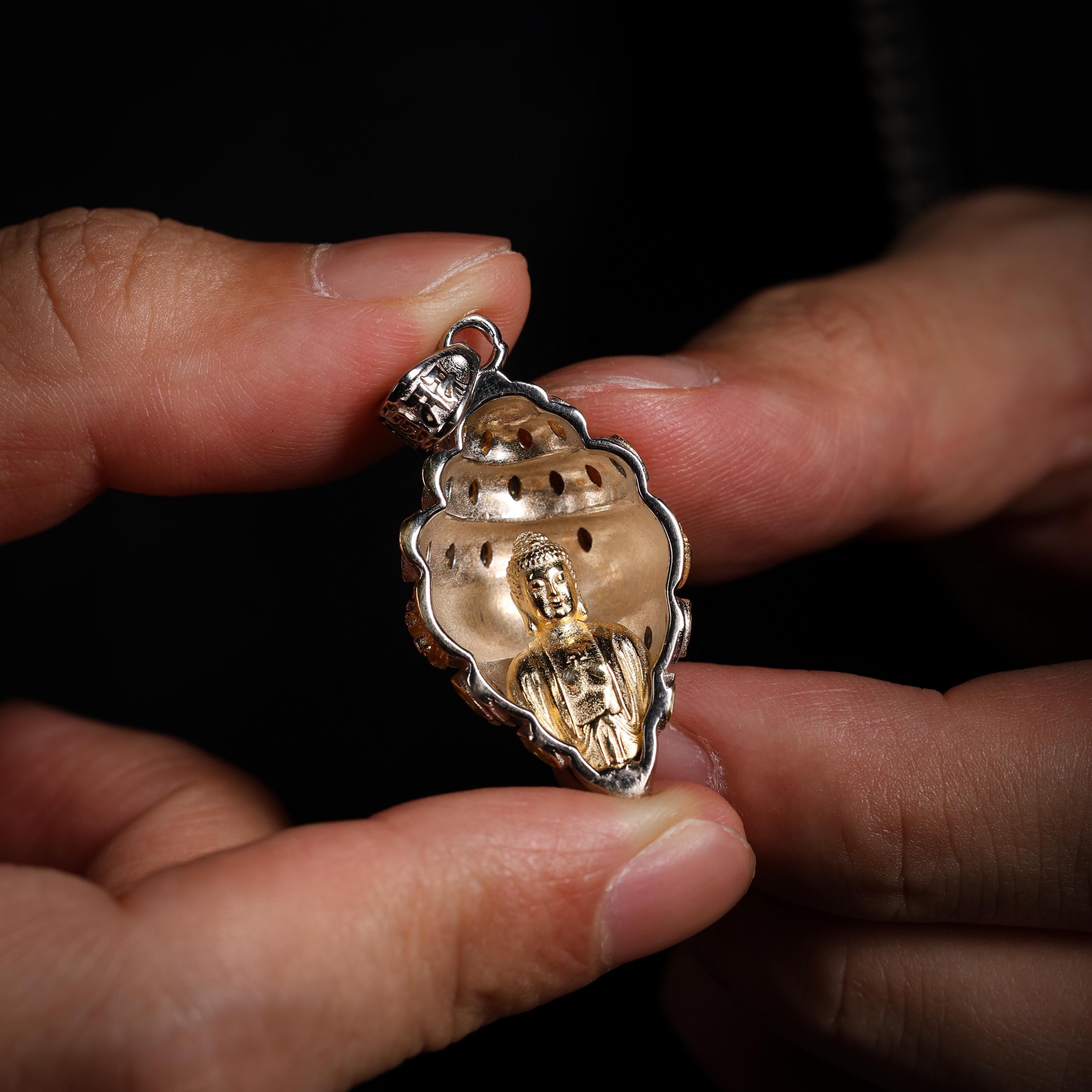 AURA DEER Six-Syllable Mantra Conch Pendant Sterling Silver Necklace