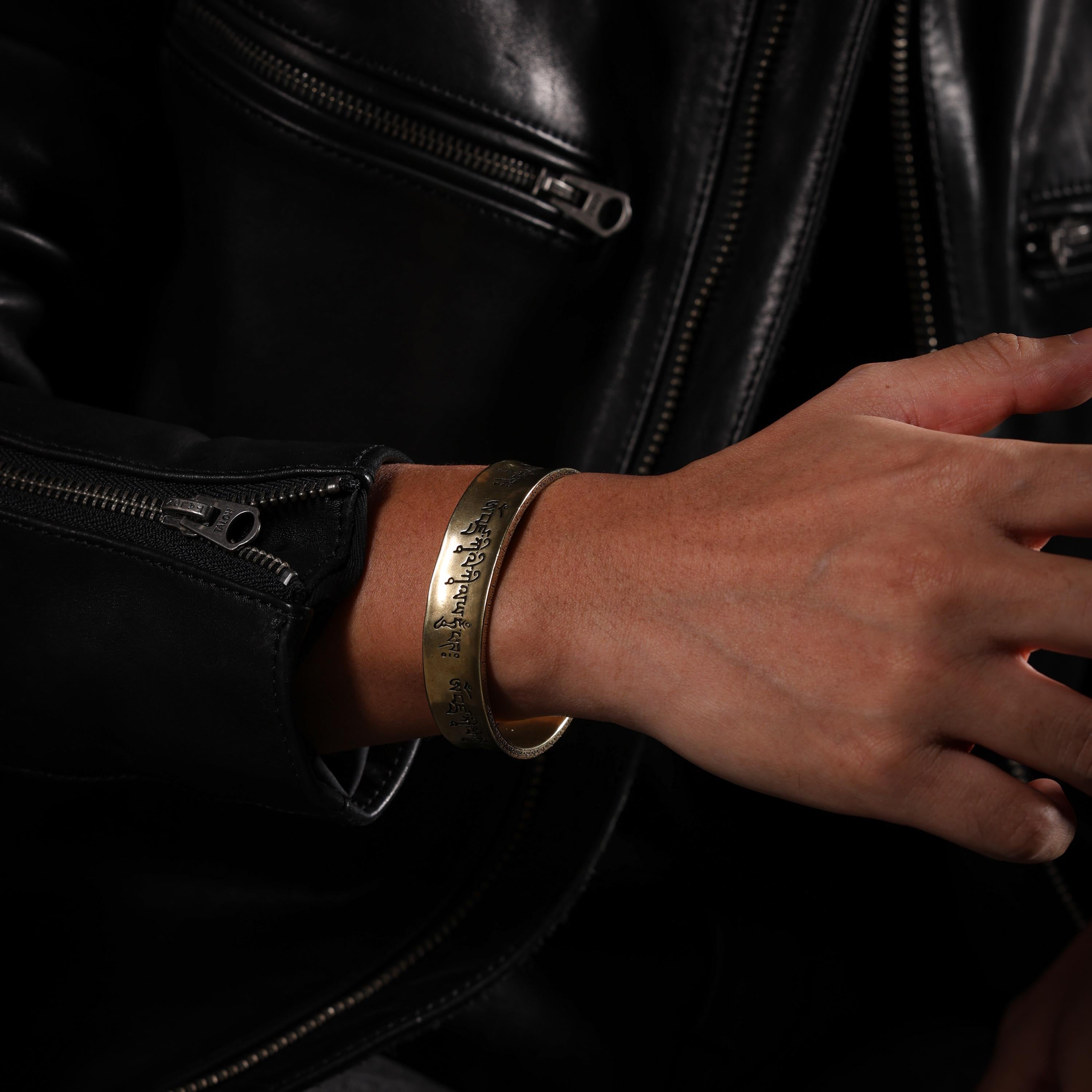 AURA DEER Vajra Mantra Hand-Engraved Tibetan Cuff Bracelet