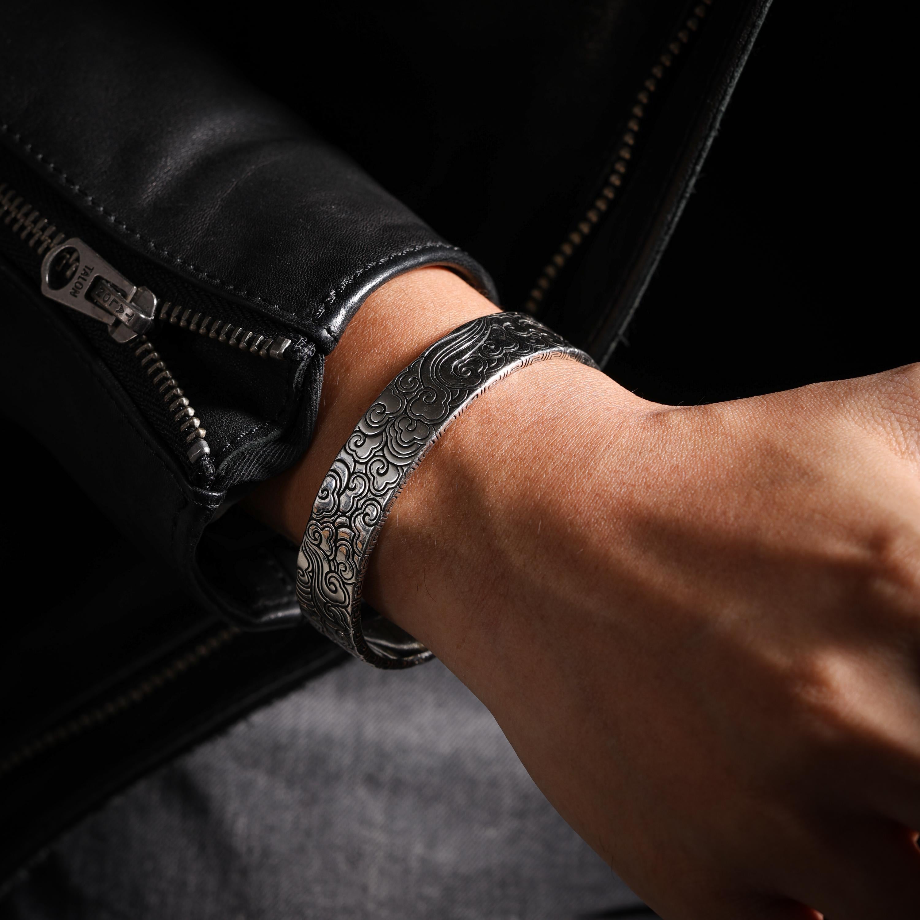 AURA DEER Auspicious Cloud Meander Open Cuff Bracelet