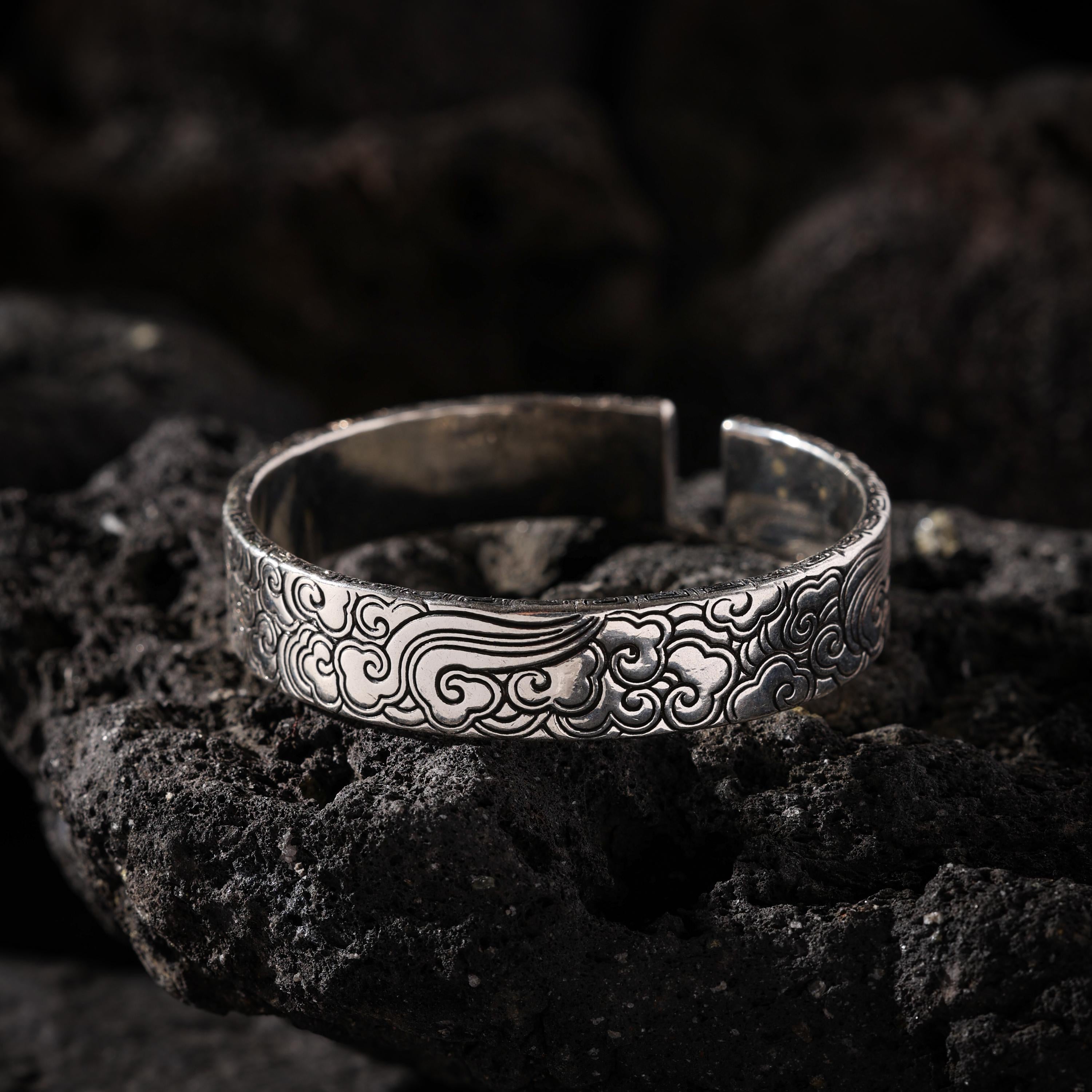 AURA DEER Auspicious Cloud Meander Open Cuff Bracelet
